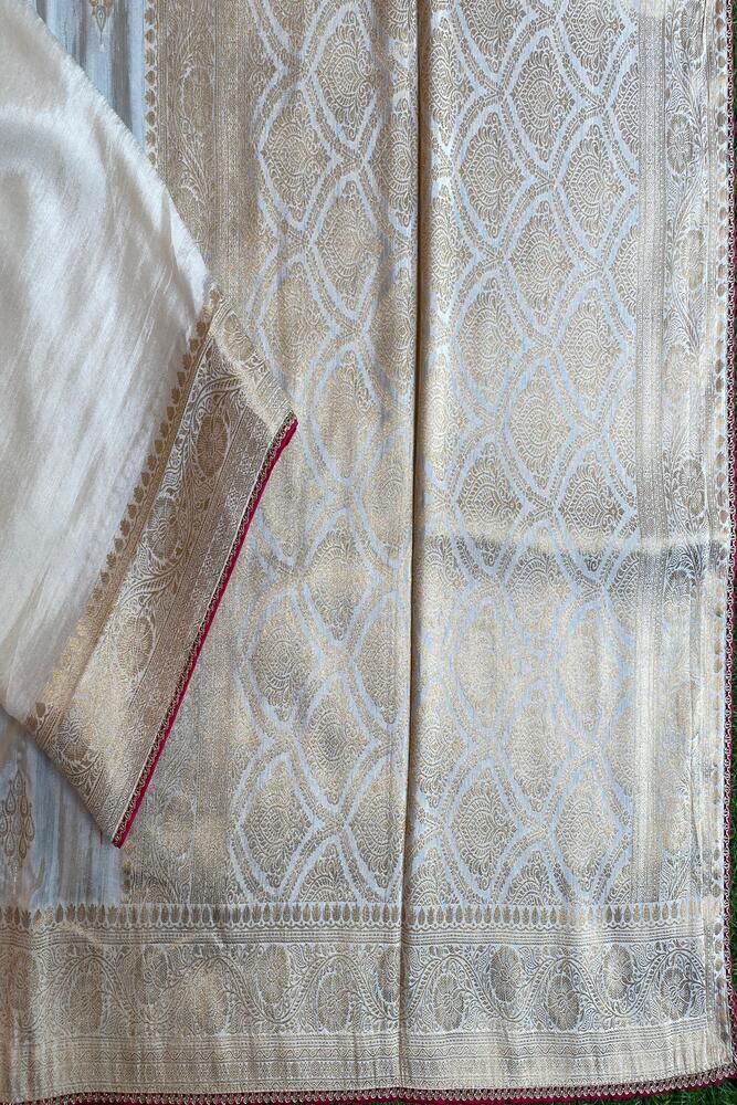 Off-White Gold Munga Khaddi Saree, With Unstiched Blouse