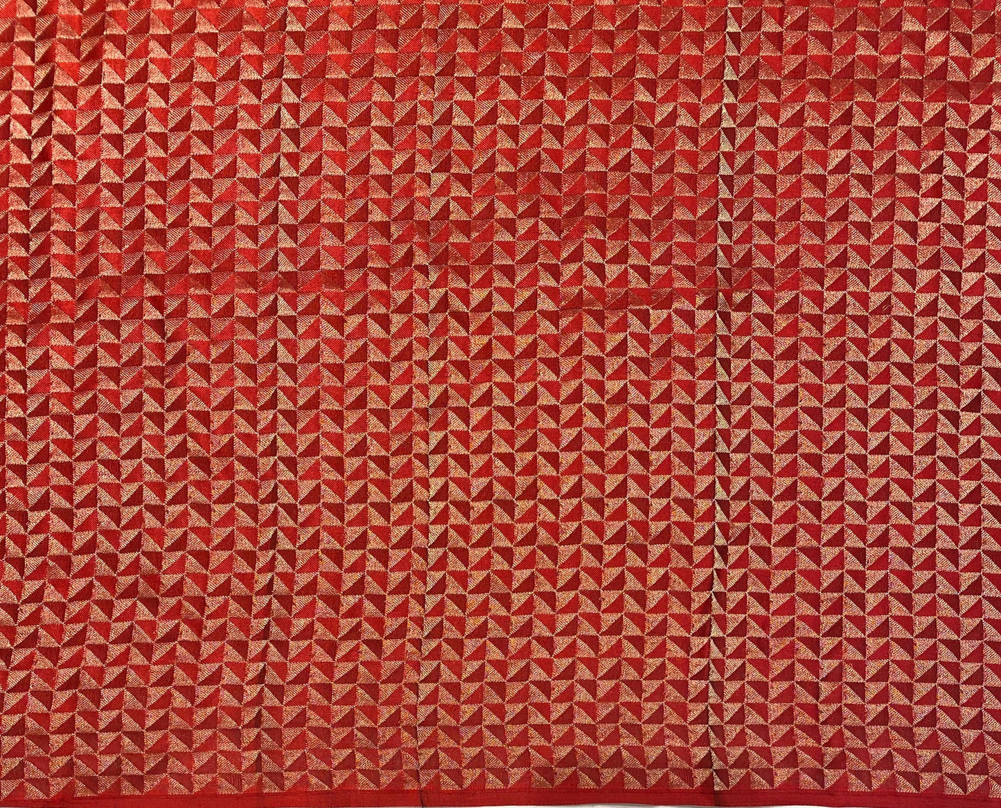 Red Gradient Mysore Crepe Silk Banarasi Saree, With Unstiched Blouse