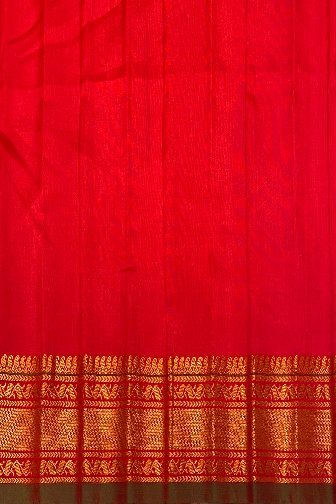 Offwhite Gadwal Silk Saree With Unstiched Contrast Blouse