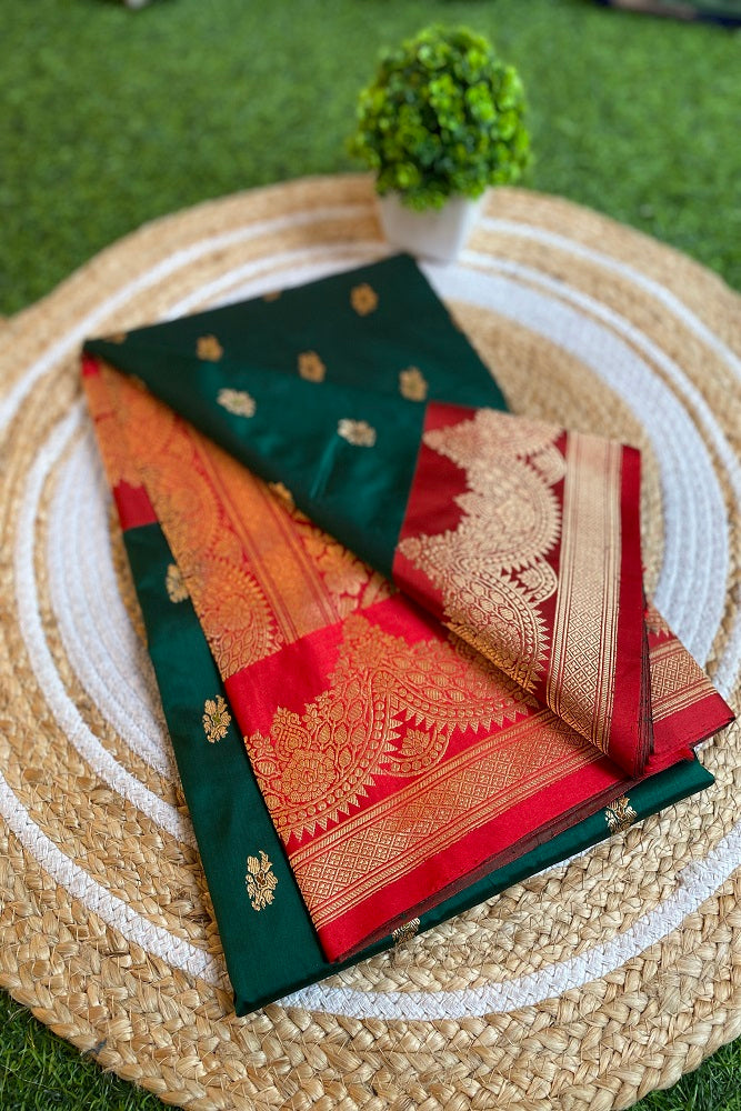 Bottle green Katan Silk Banarasi Hand Weaving Saree With Blouse