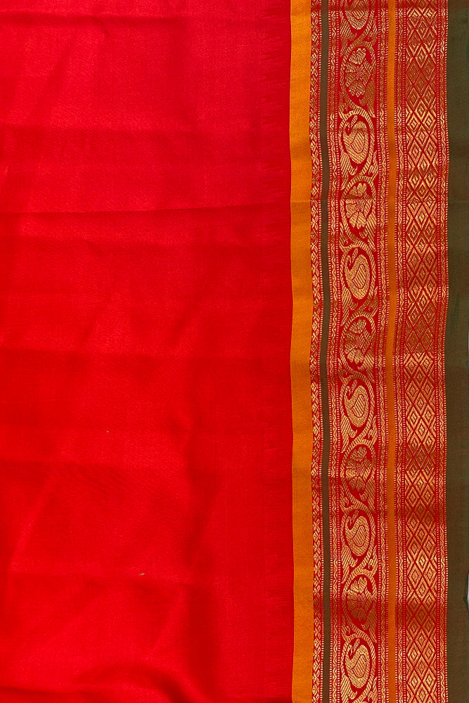 Green Gadwal Silk Saree With Contrast Blouse