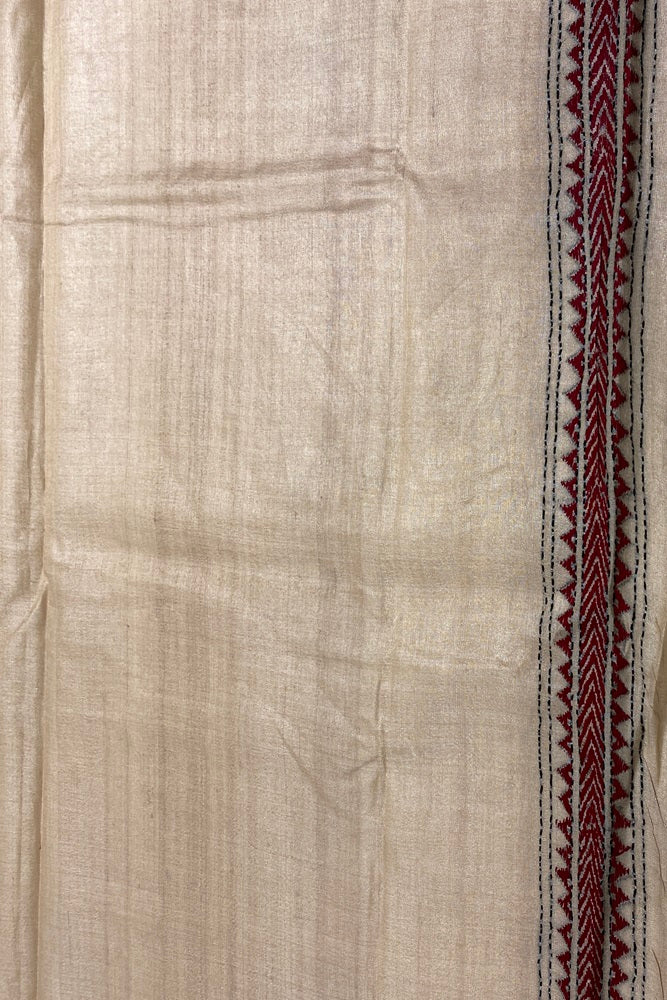 Offwhite Red Pure Tussar Bengal Kantha Stitch Saree, With Unstitched Blouse.