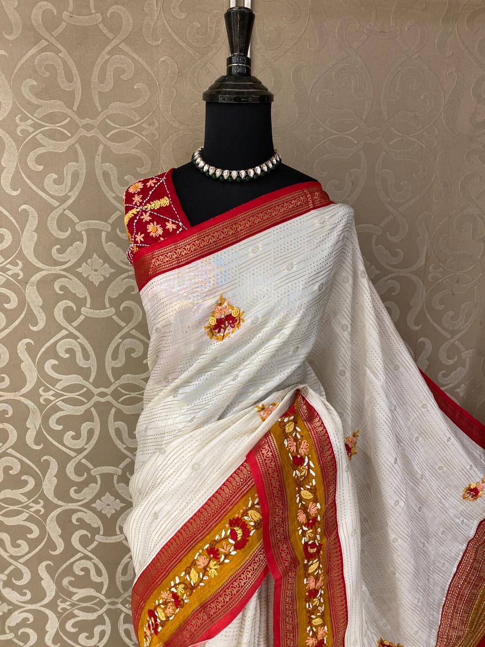 Off-White Munga Silk Saree With Hand Embroidery Work, With Unstiched Blouse