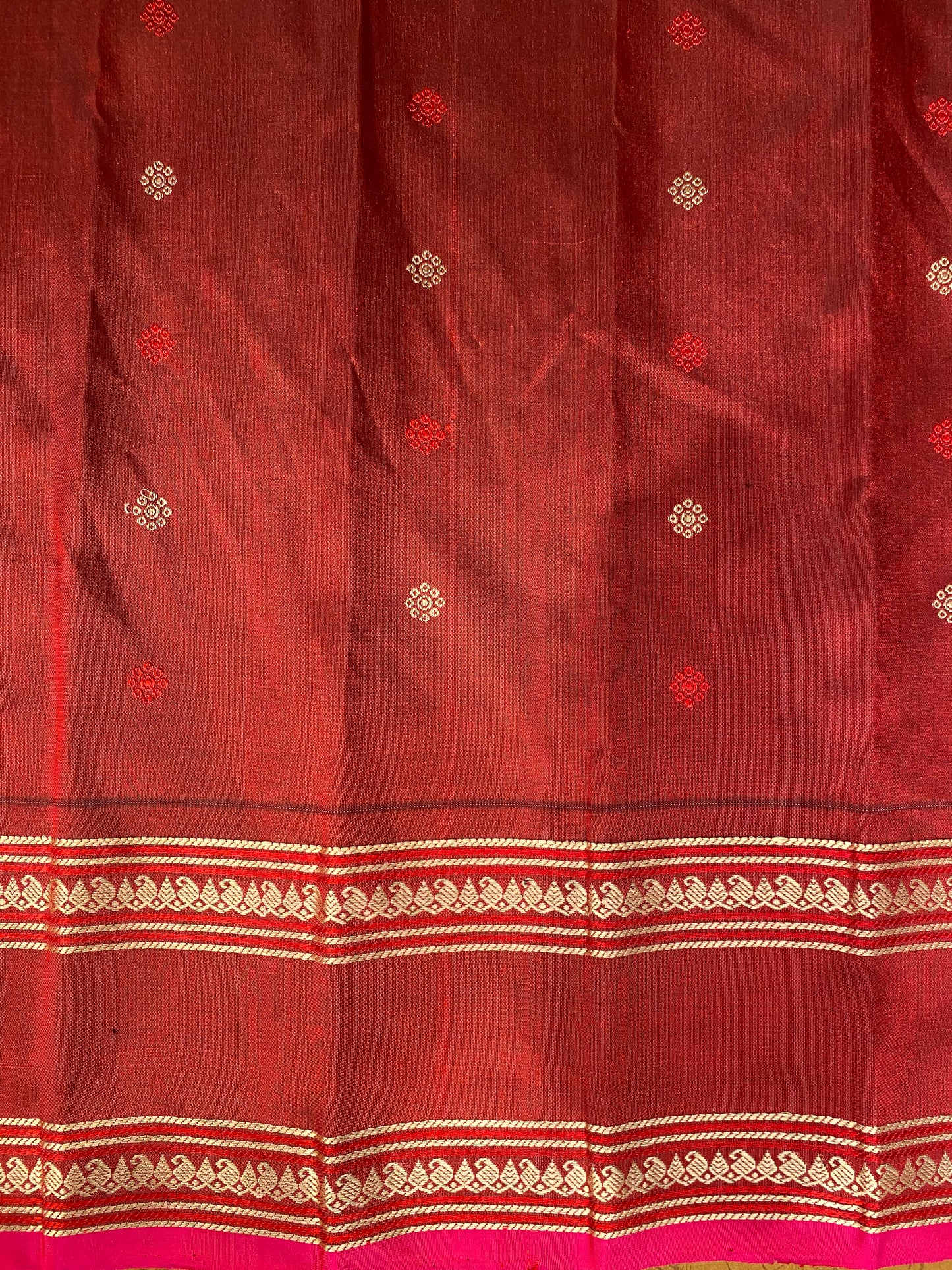 Cream Gadwal Silk Sarees With Unstiched Blouse