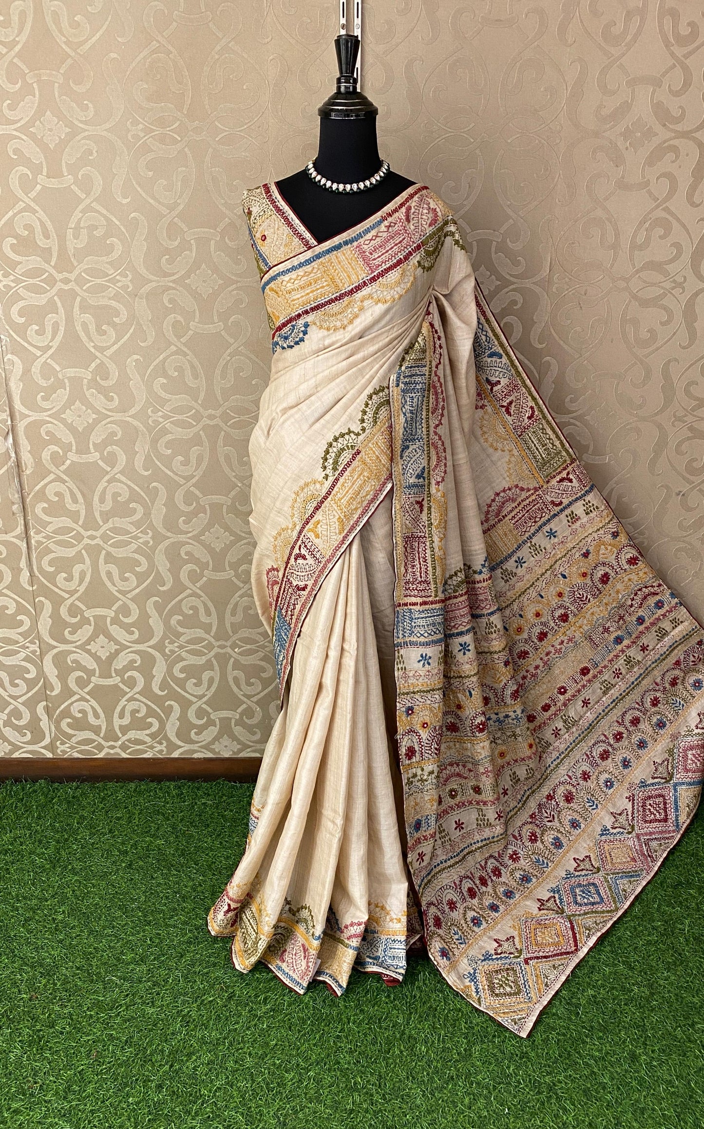 Offwhite Tussar Lambani Embroidery Saree, With Unstitched Blouse