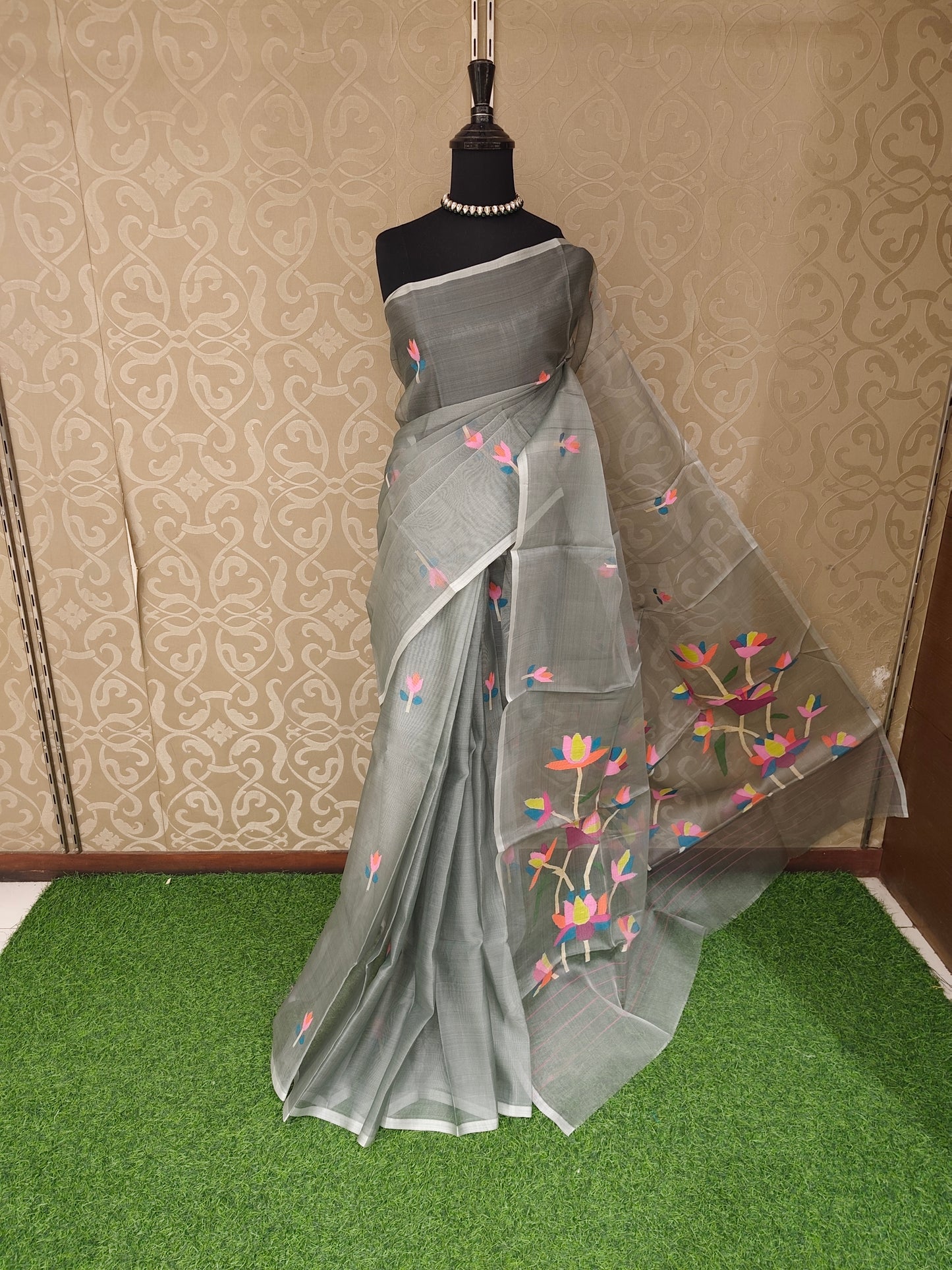 Grey Muslin Dhakai Saree, Without Blouse