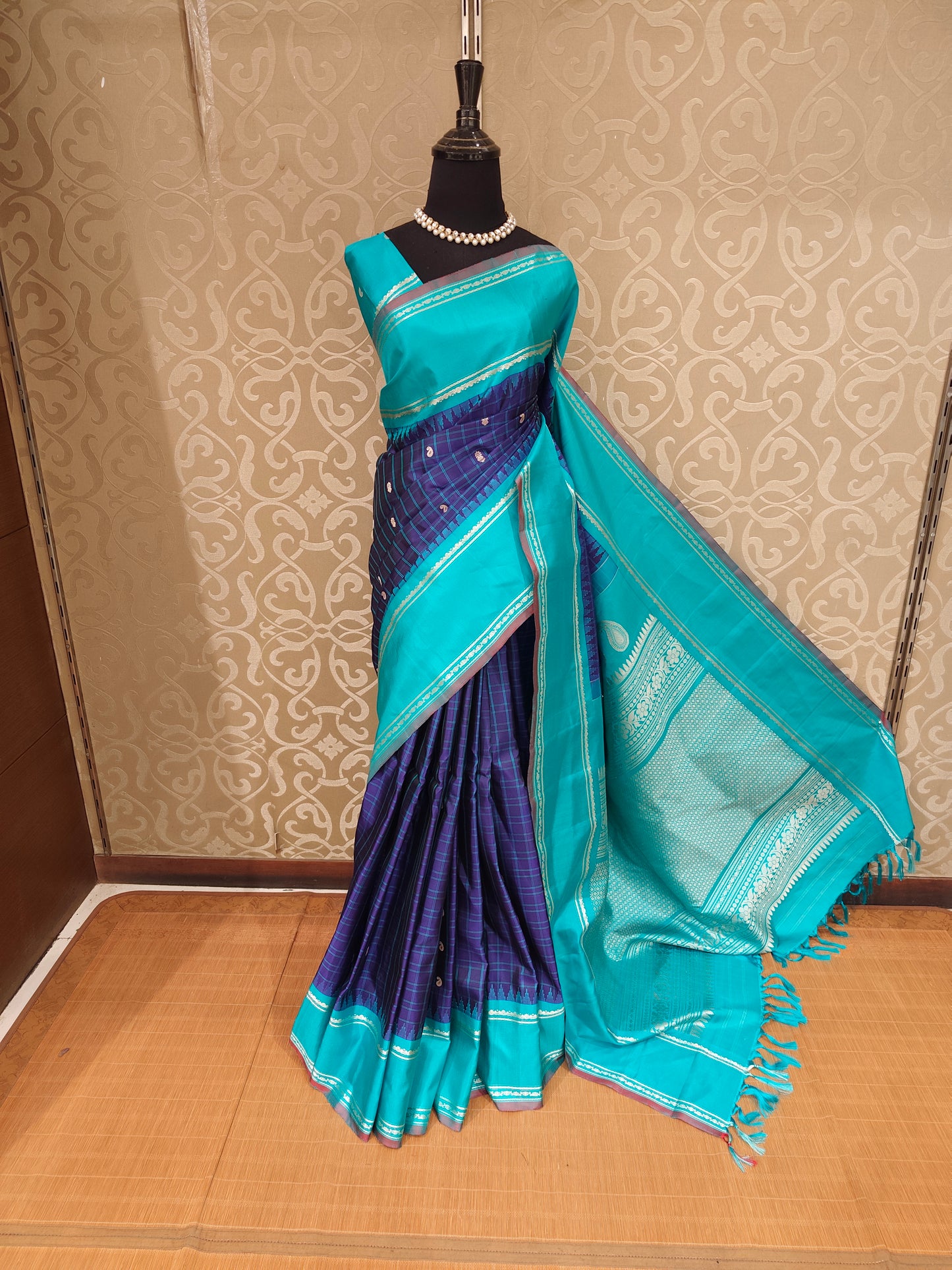 Deep Purple Gadwal Silk Sarees With Unstiched Blouse