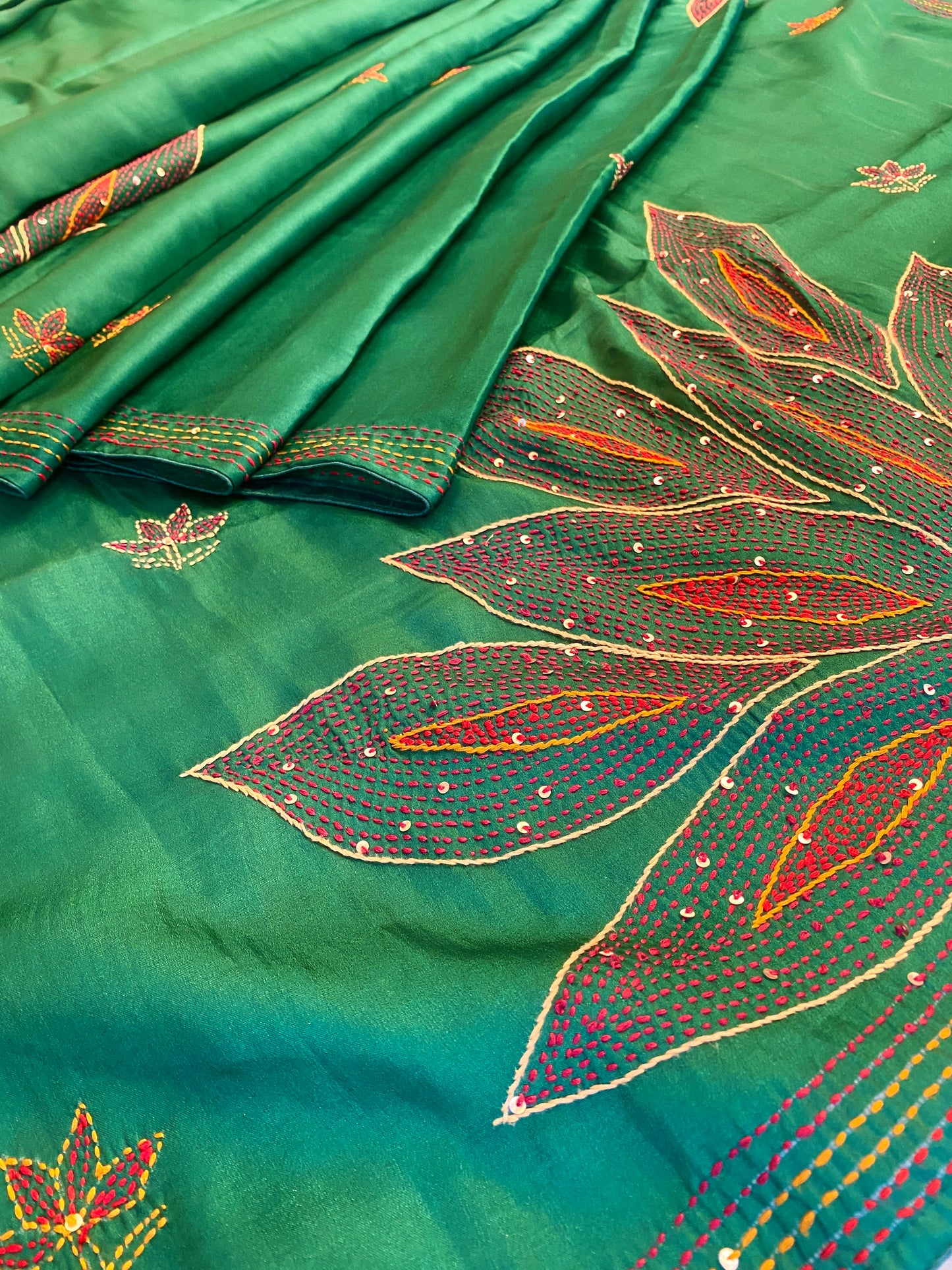 Deep Green Semi Munga Silk French Knot Hand Embroidery Work Saree, With Unstiched Blouse