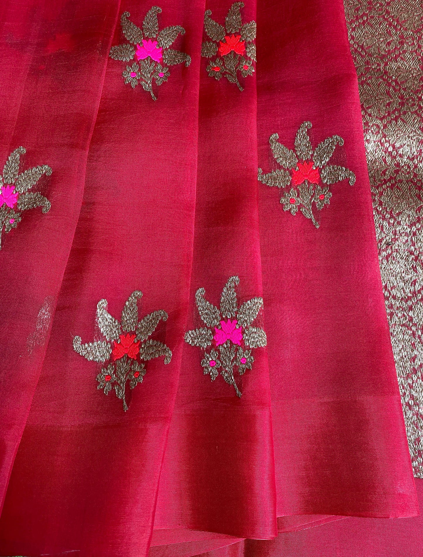 Rani Kora Banarasi Silk Saree, With Unstiched Blouse