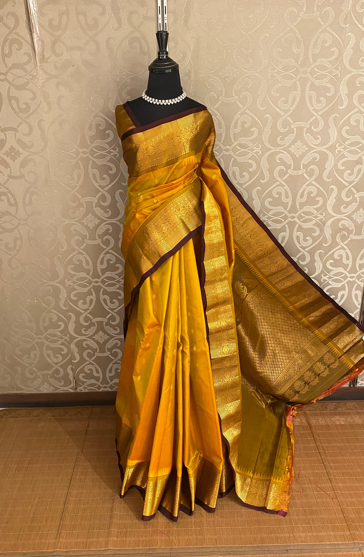 Golden Gadwal Silk Sarees With Unstiched Blouse