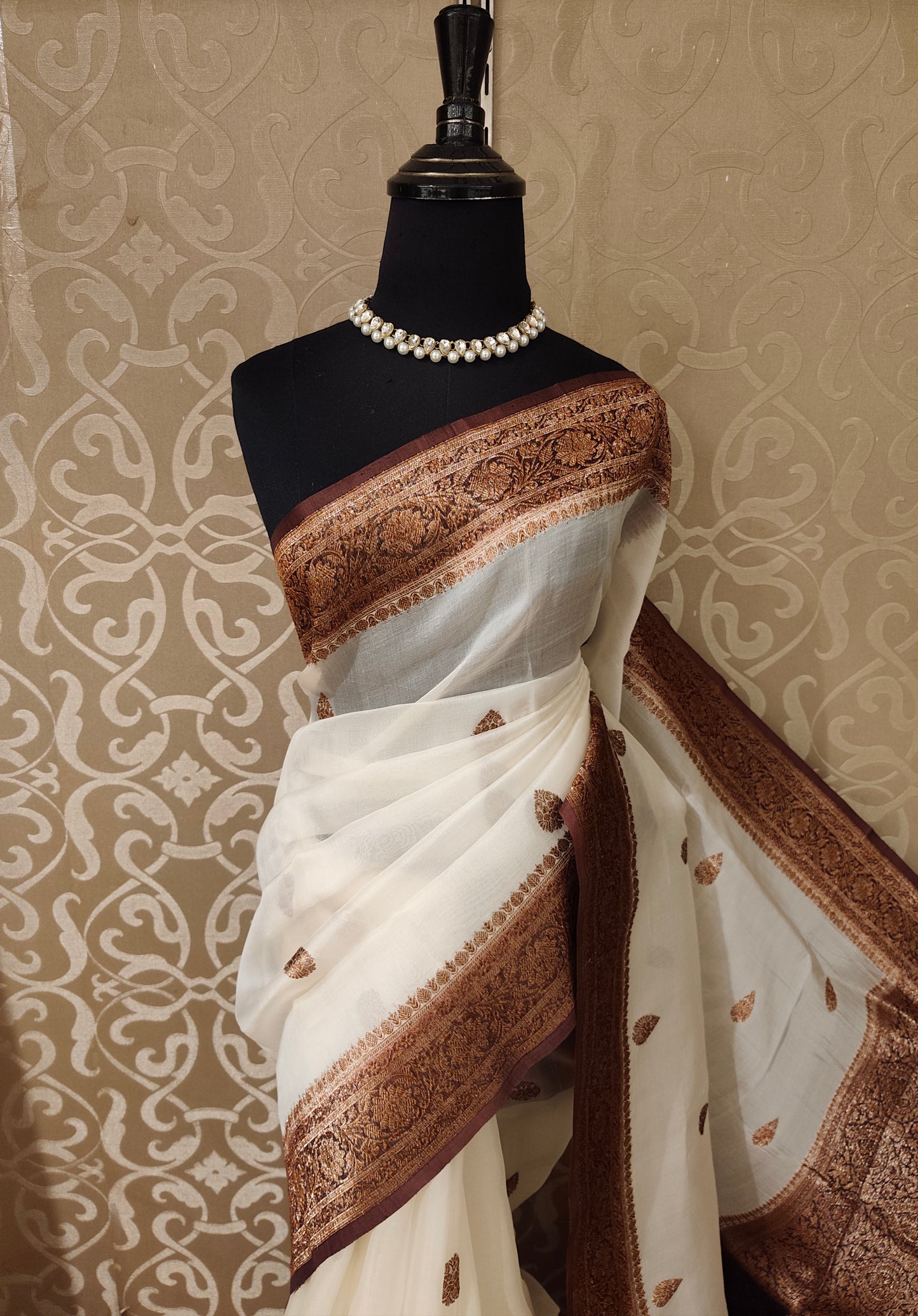 White Kora Banarasi Silk Saree, With Unstiched Blouse