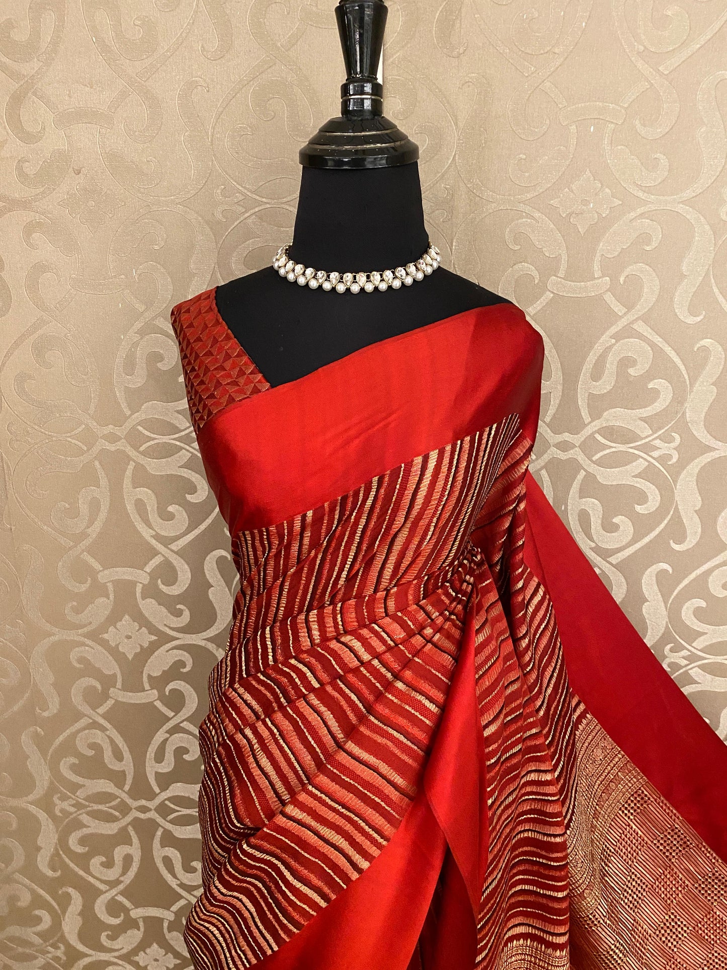 Red Gradient Mysore Crepe Silk Banarasi Saree, With Unstiched Blouse