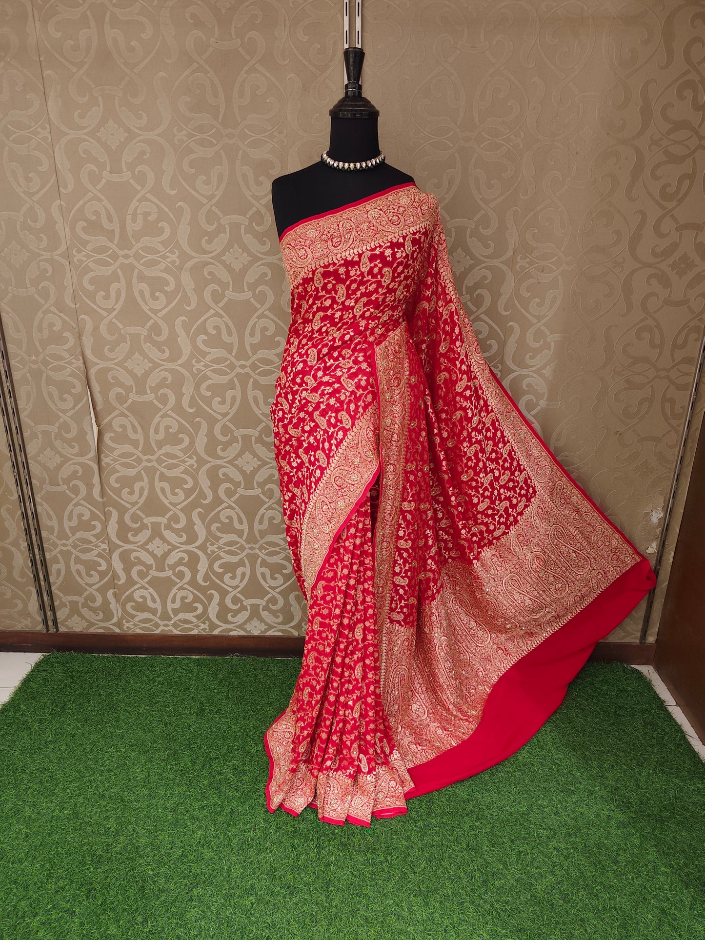 Red Georgette Khaddi Embroidery Saree, With Unstiched Blouse