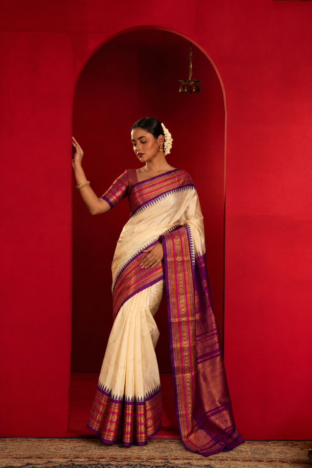 Off-White Gadwal Silk Sarees With Unstiched Blouse