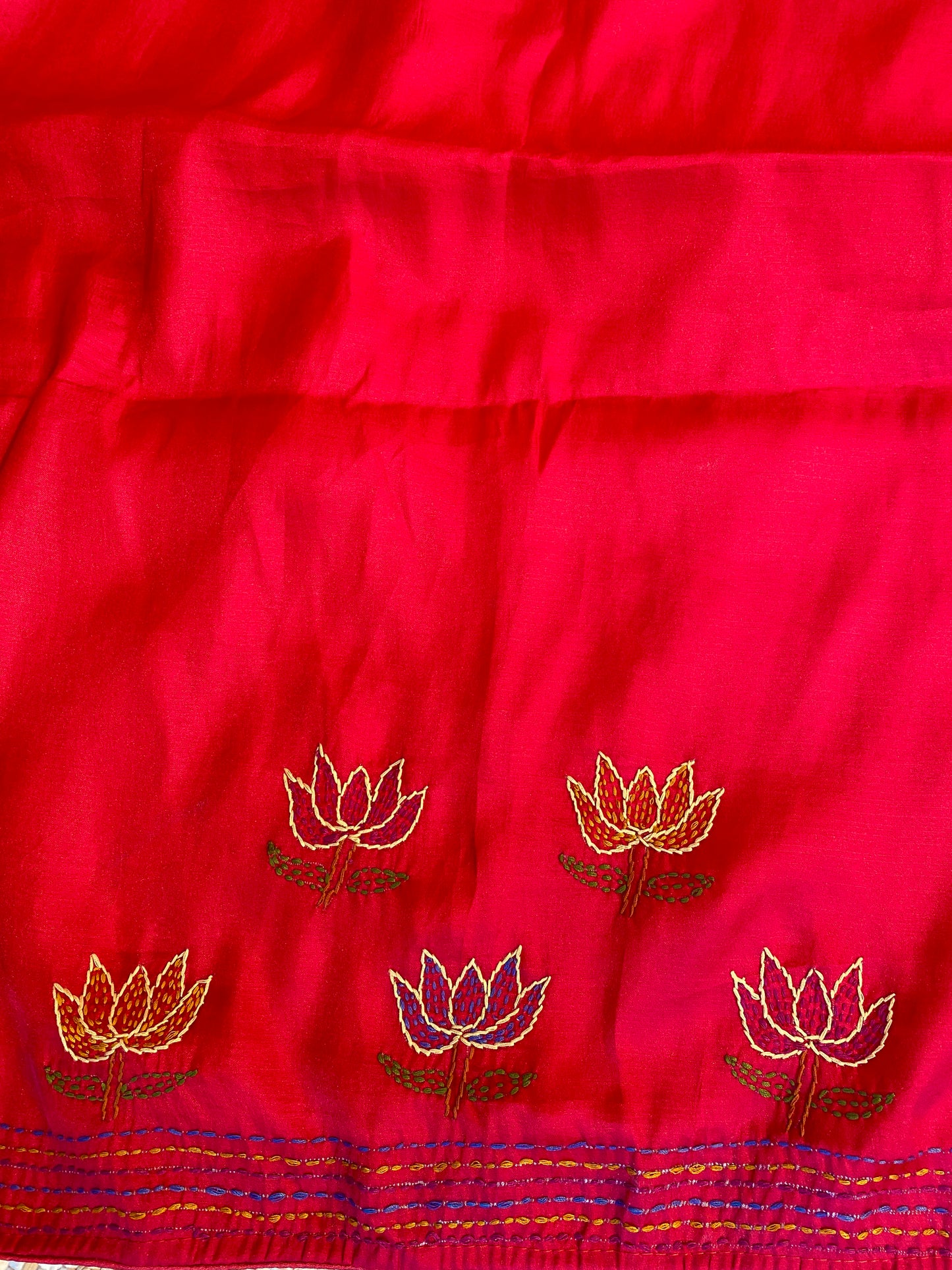 Red Semi Munga Silk French Knot Hand Embroidery Work Saree, With Unstiched Blouse