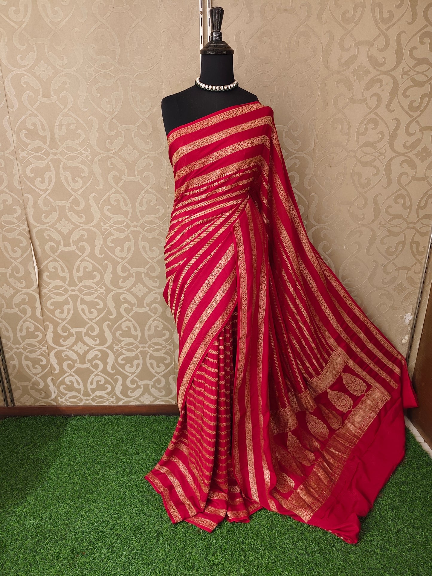 Red Mysore Crepe Silk Banarasi Saree, With Unstiched Blouse