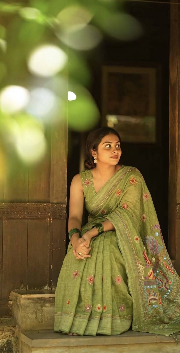 Light Green Linen Silk Saree Hand Embroidered Work, With Unstiched Blouse