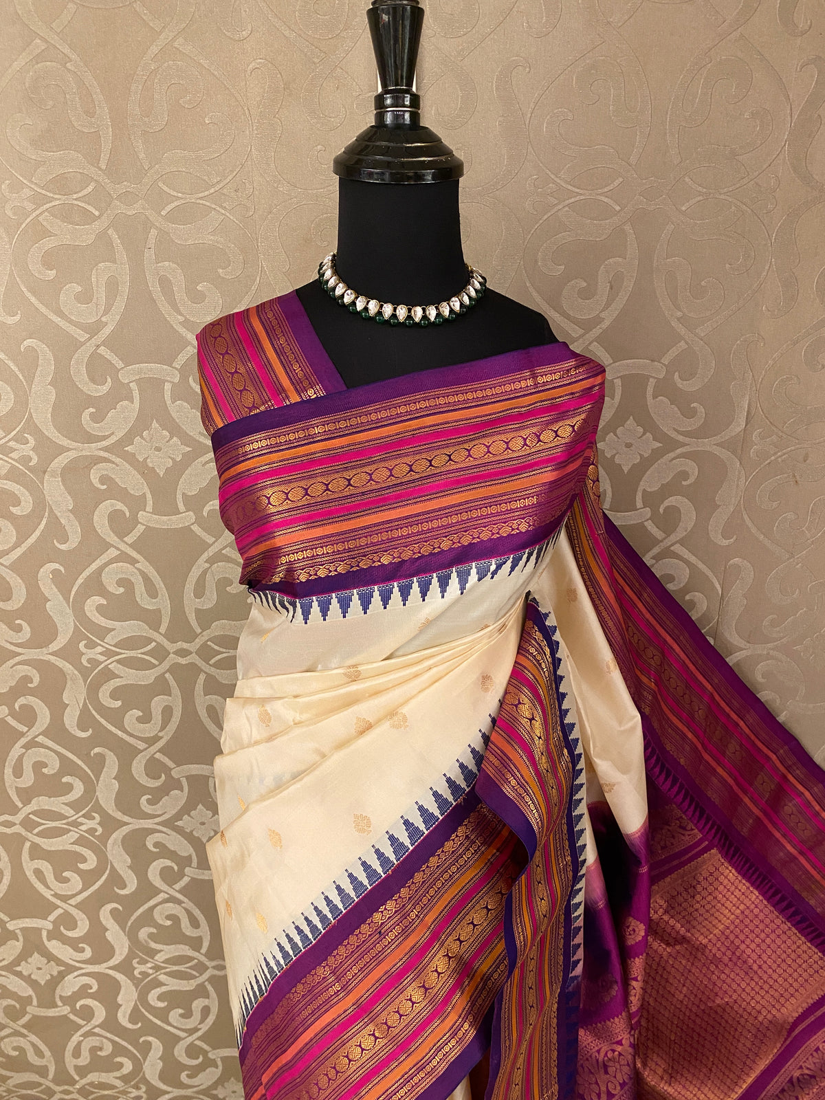 Off-White Gadwal Silk Sarees With Unstiched Blouse
