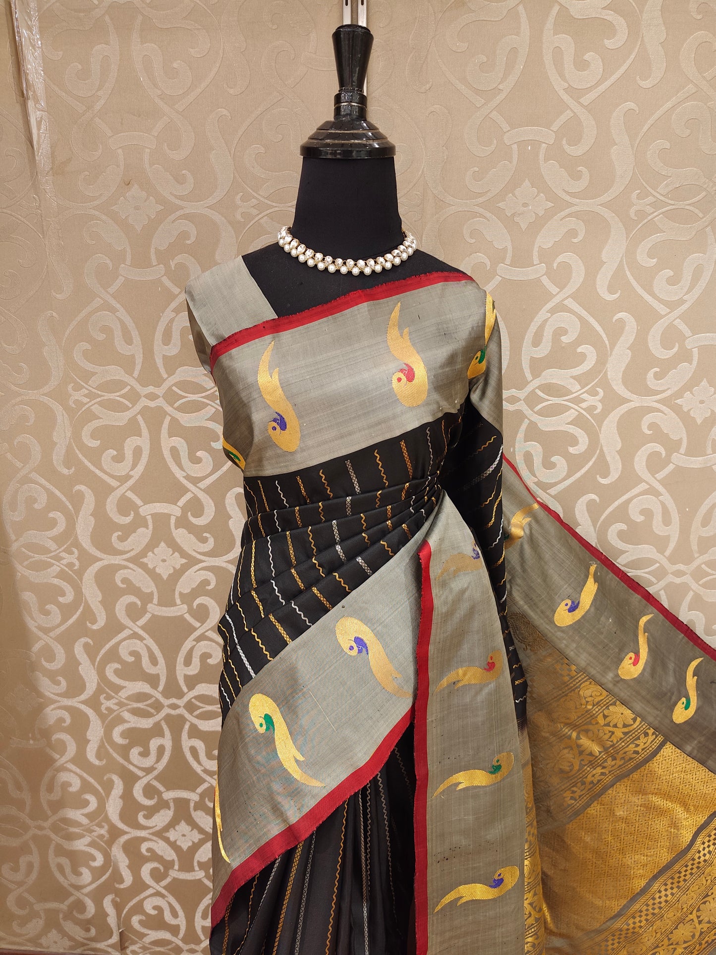 Black Gadwal Silk Sarees With Unstiched Blouse