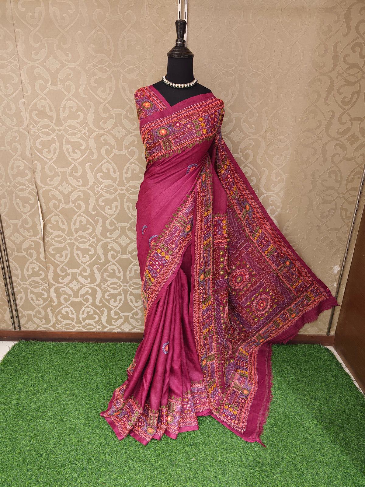 Magenta Tussar Hand Embroidery Saree, With Unstitched Blouse