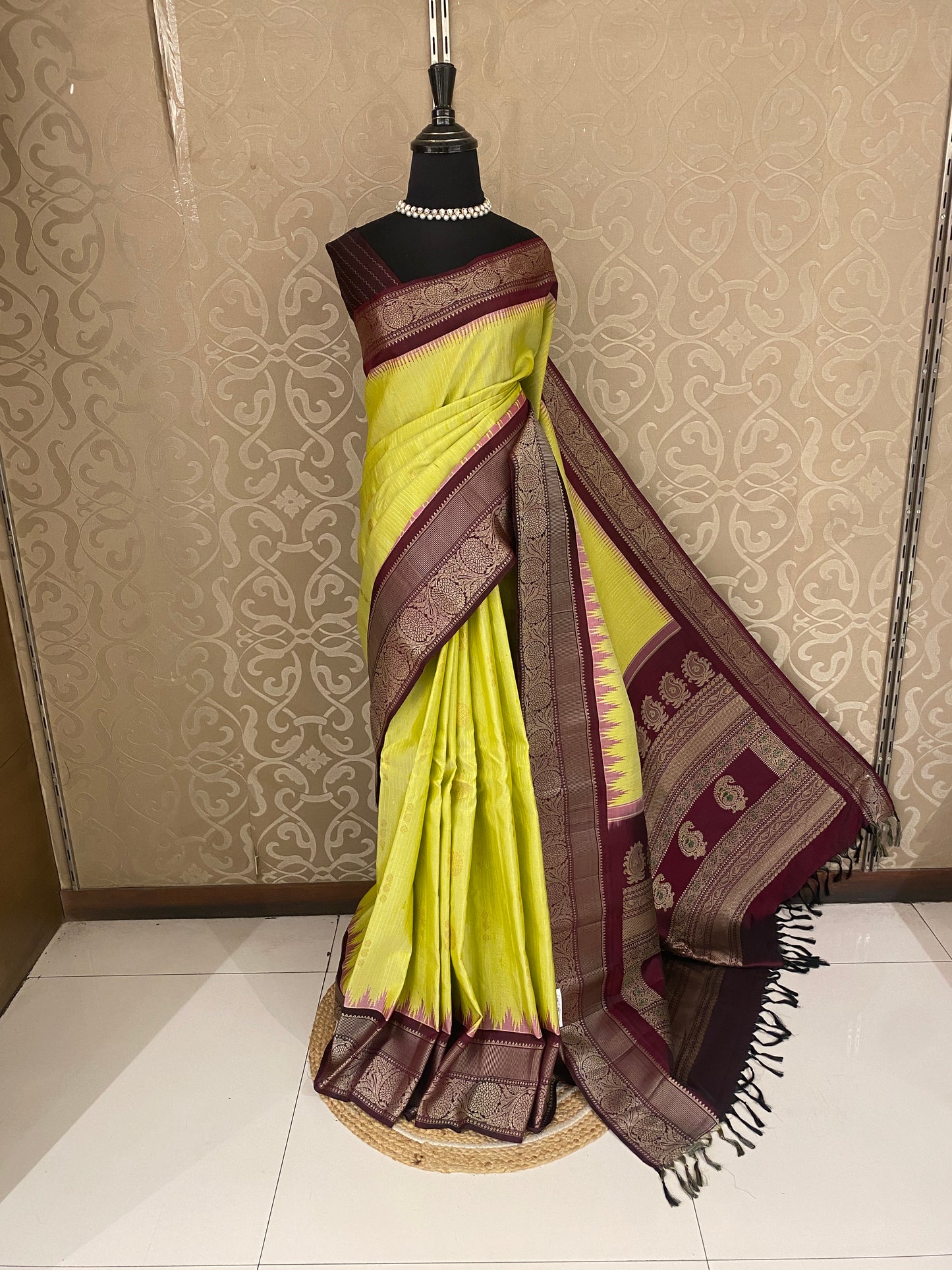 Lime Green Gadwal Silk Sarees With Unstiched Blouse