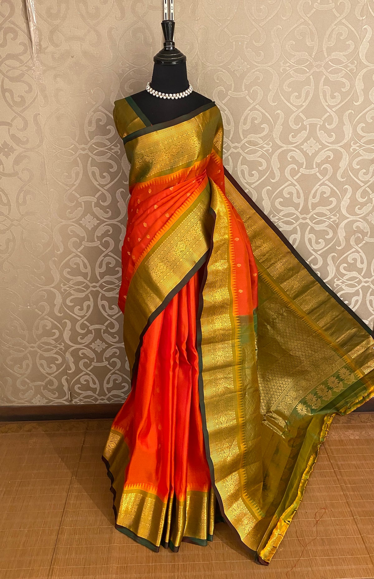 Red Gadwal Silk Sarees With Unstiched Blouse