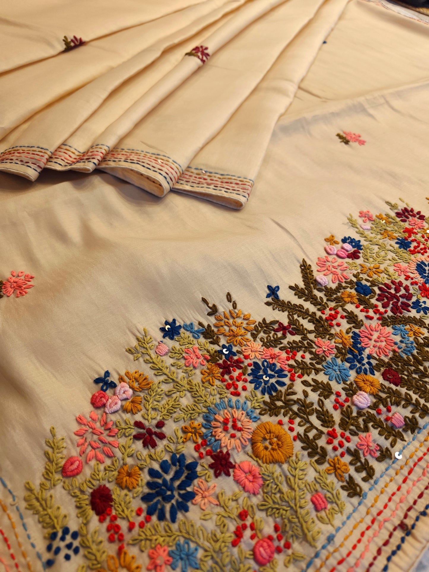 Off-White Semi Munga Silk French Knot Hand Embroidery Work Saree, With Unstiched Blouse