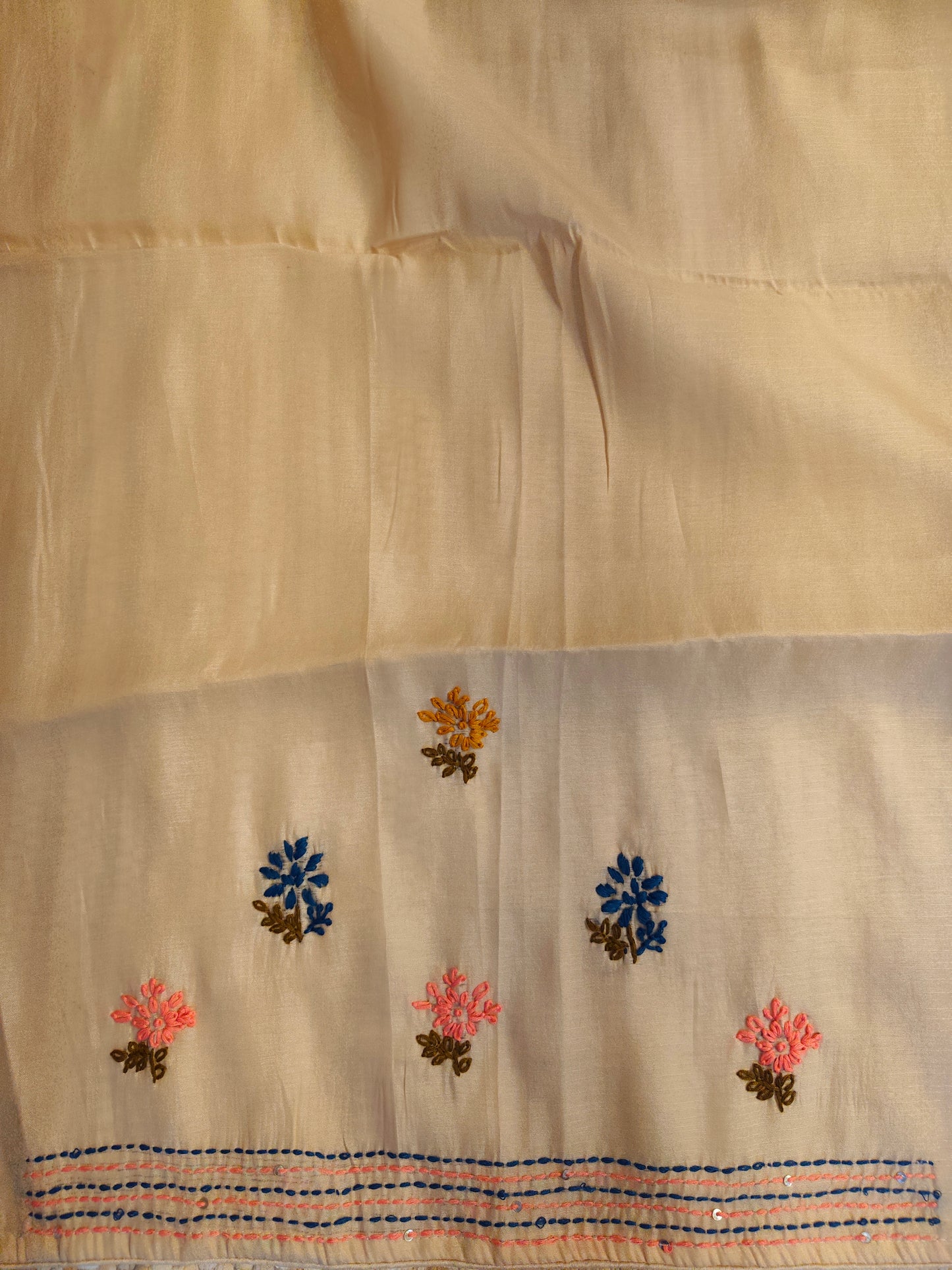 Off-White Semi Munga Silk French Knot Hand Embroidery Work Saree, With Unstiched Blouse