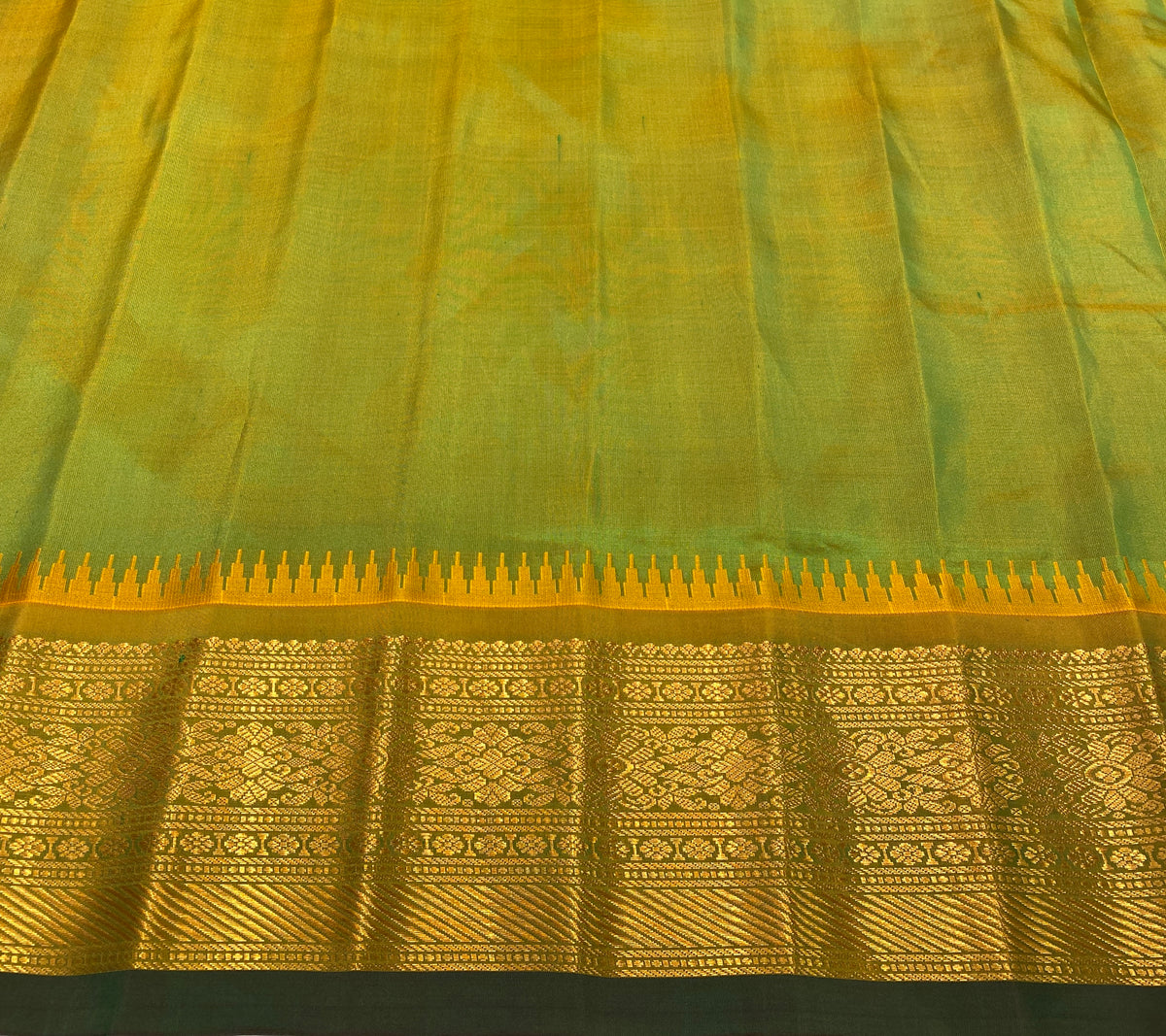 Red Gadwal Silk Sarees With Unstiched Blouse