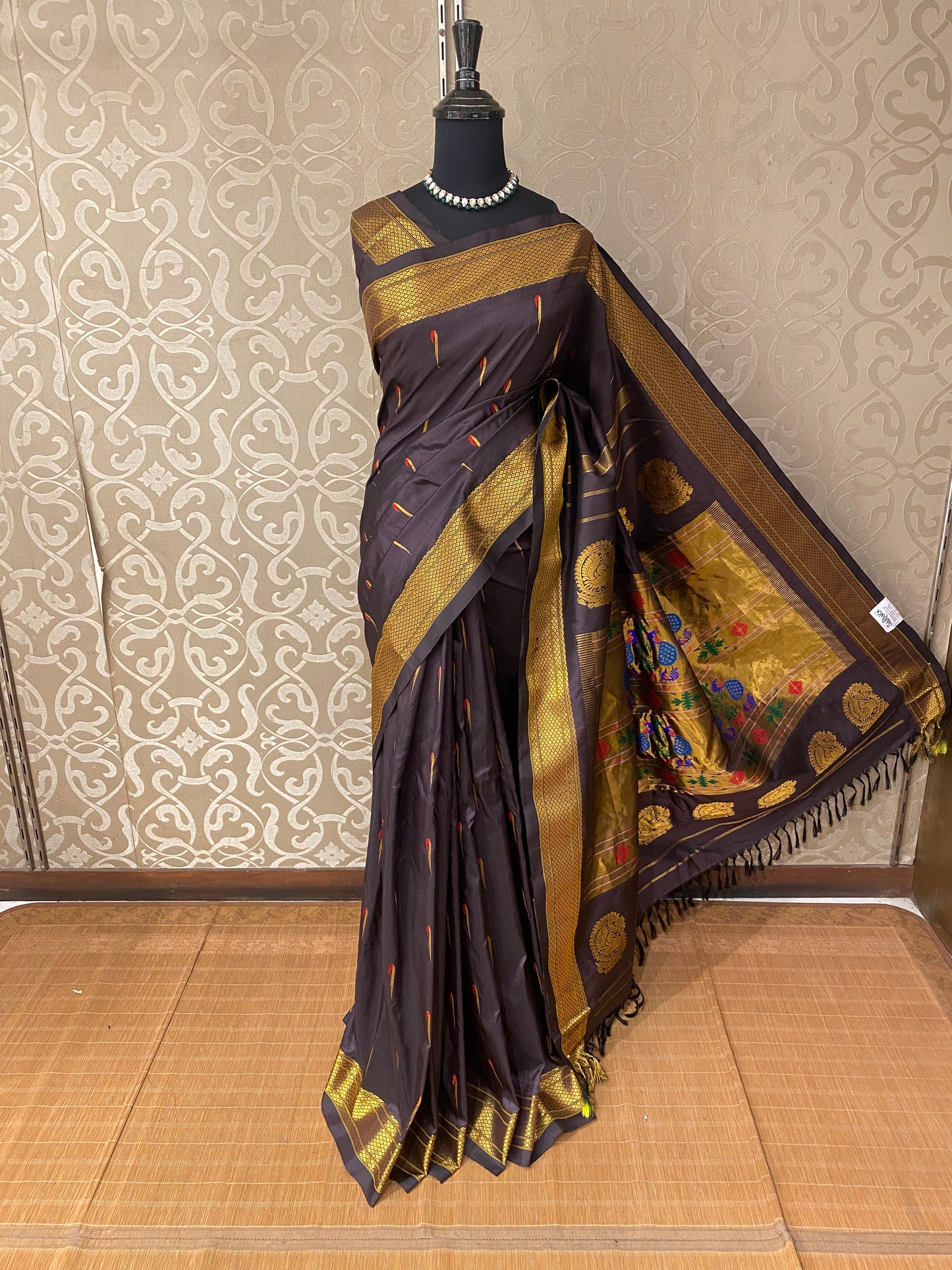 Black Gadwal Silk Sarees With Unstiched Blouse