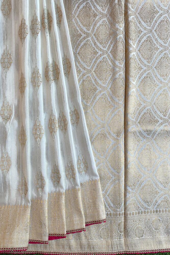Off-White Gold Munga Khaddi Saree, With Unstiched Blouse