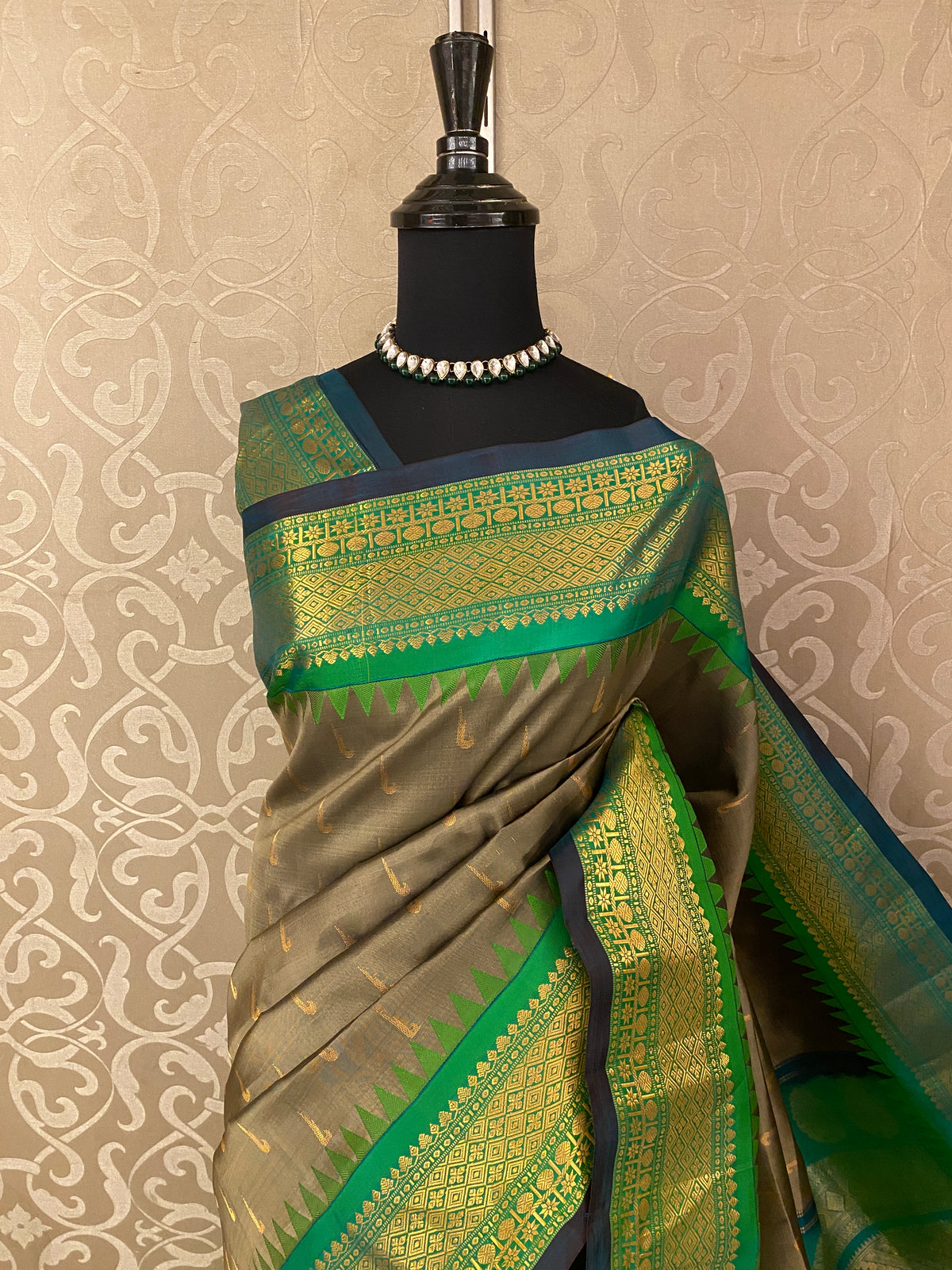 Dusty Grey Gadwal Silk Sarees With Unstiched Blouse