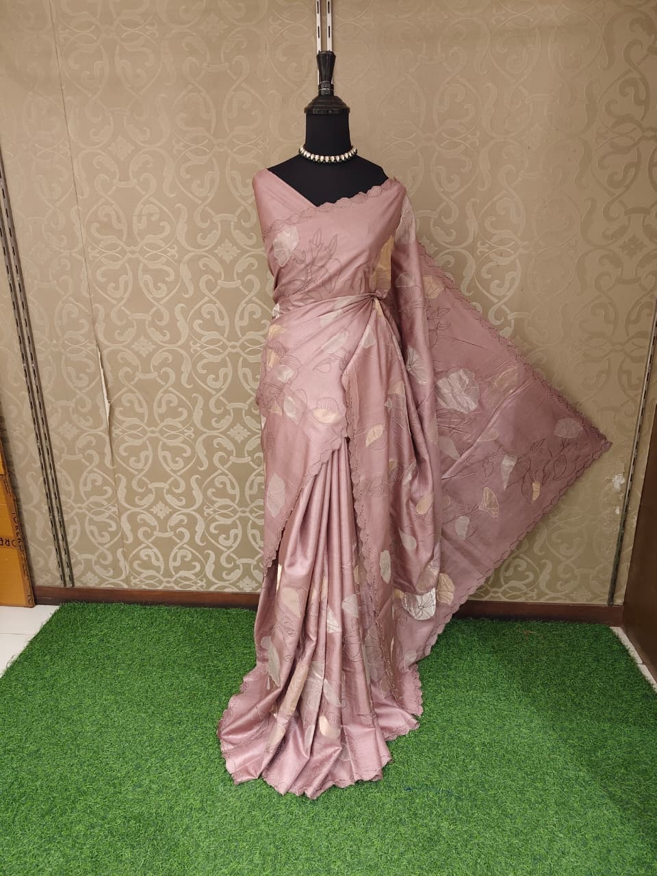 Onion Peach Tussar Applique Work Saree, With Unstiched Blouse
