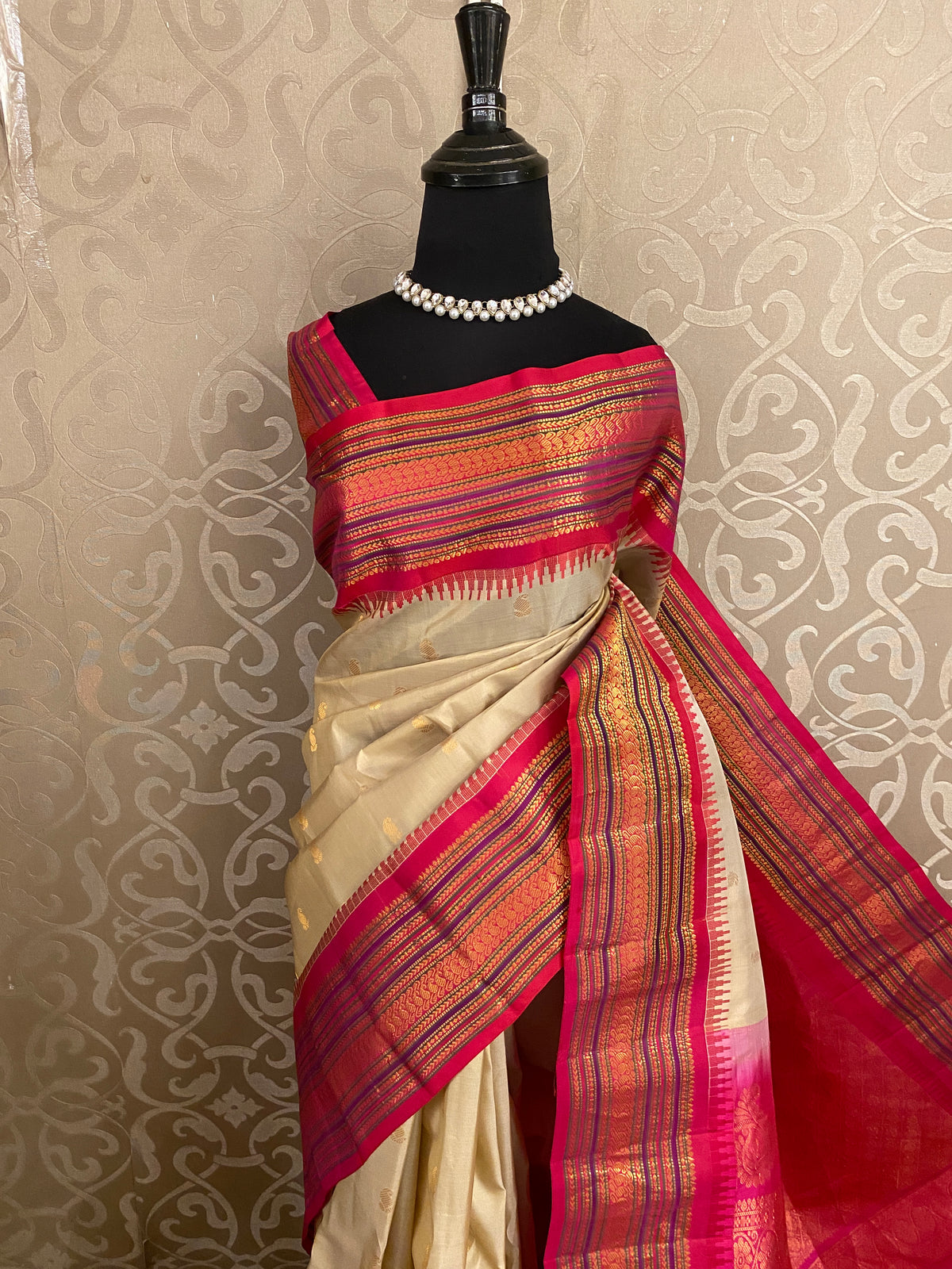 Off-White Gadwal Silk Sarees With Unstiched Blouse