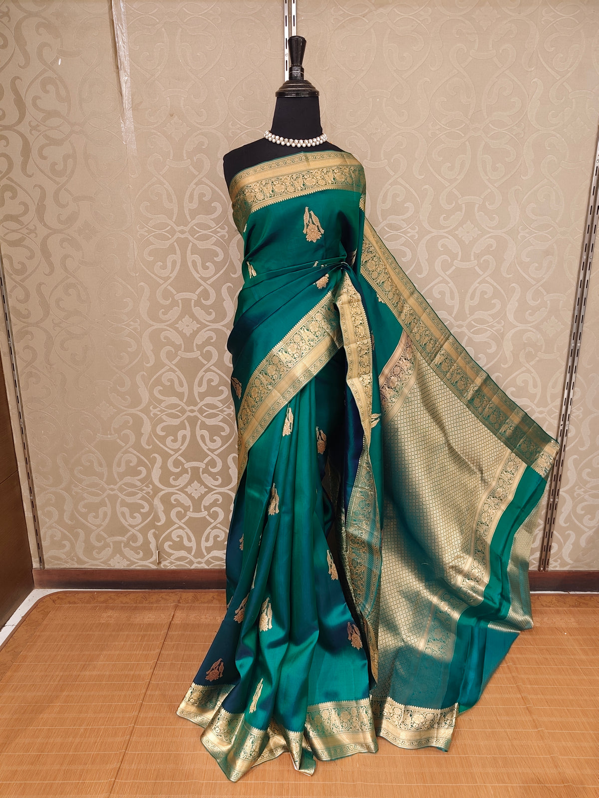 Bottle Green Pure Kanjeevaram Silk Saree, With Unstiched Blouse