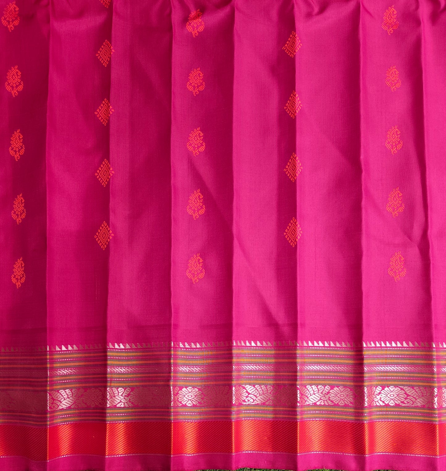 Bottle Green Gadwal Silk Sarees With Unstiched Blouse