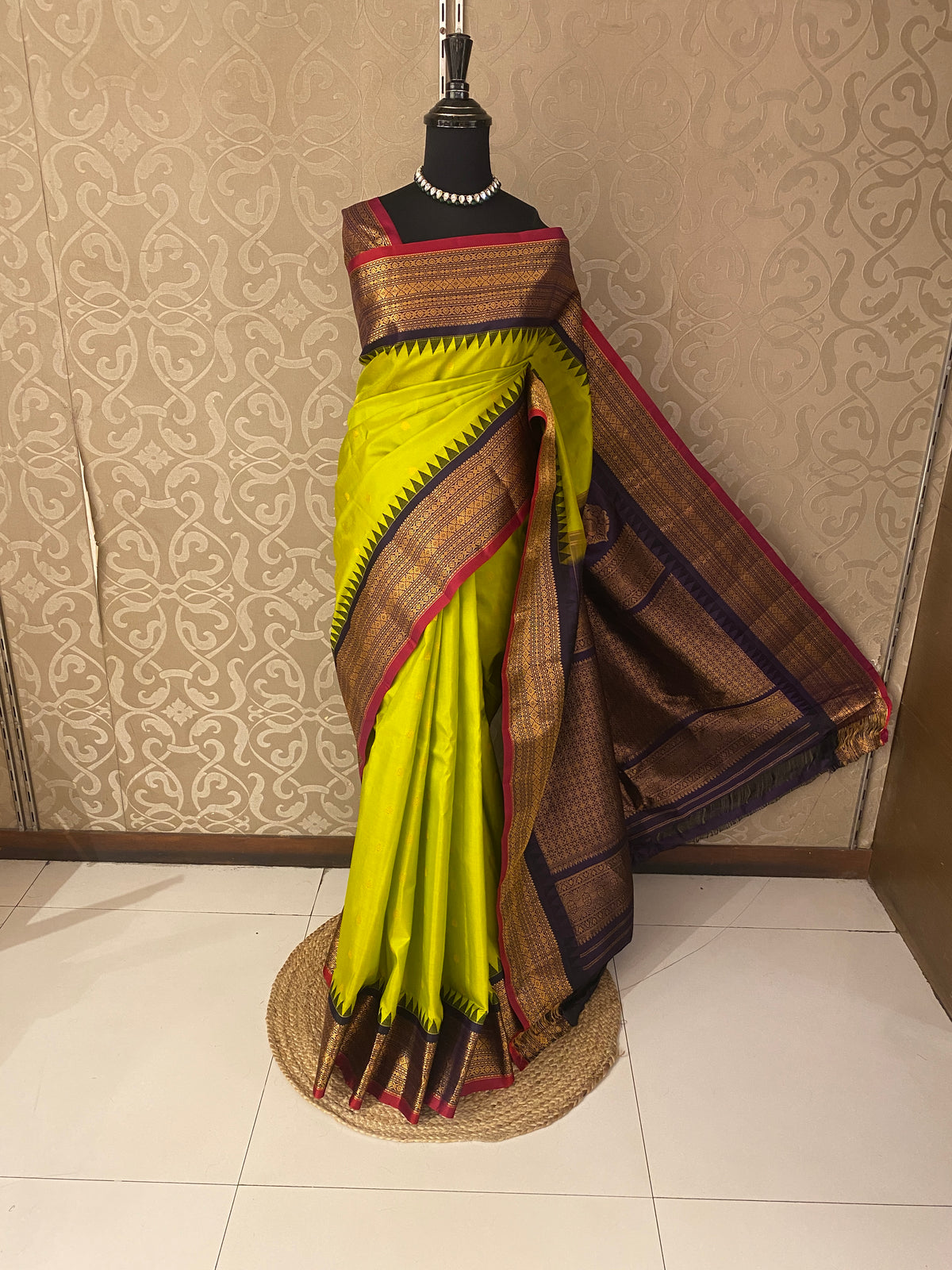 Lime Green Gadwal Silk Sarees With Unstiched Blouse