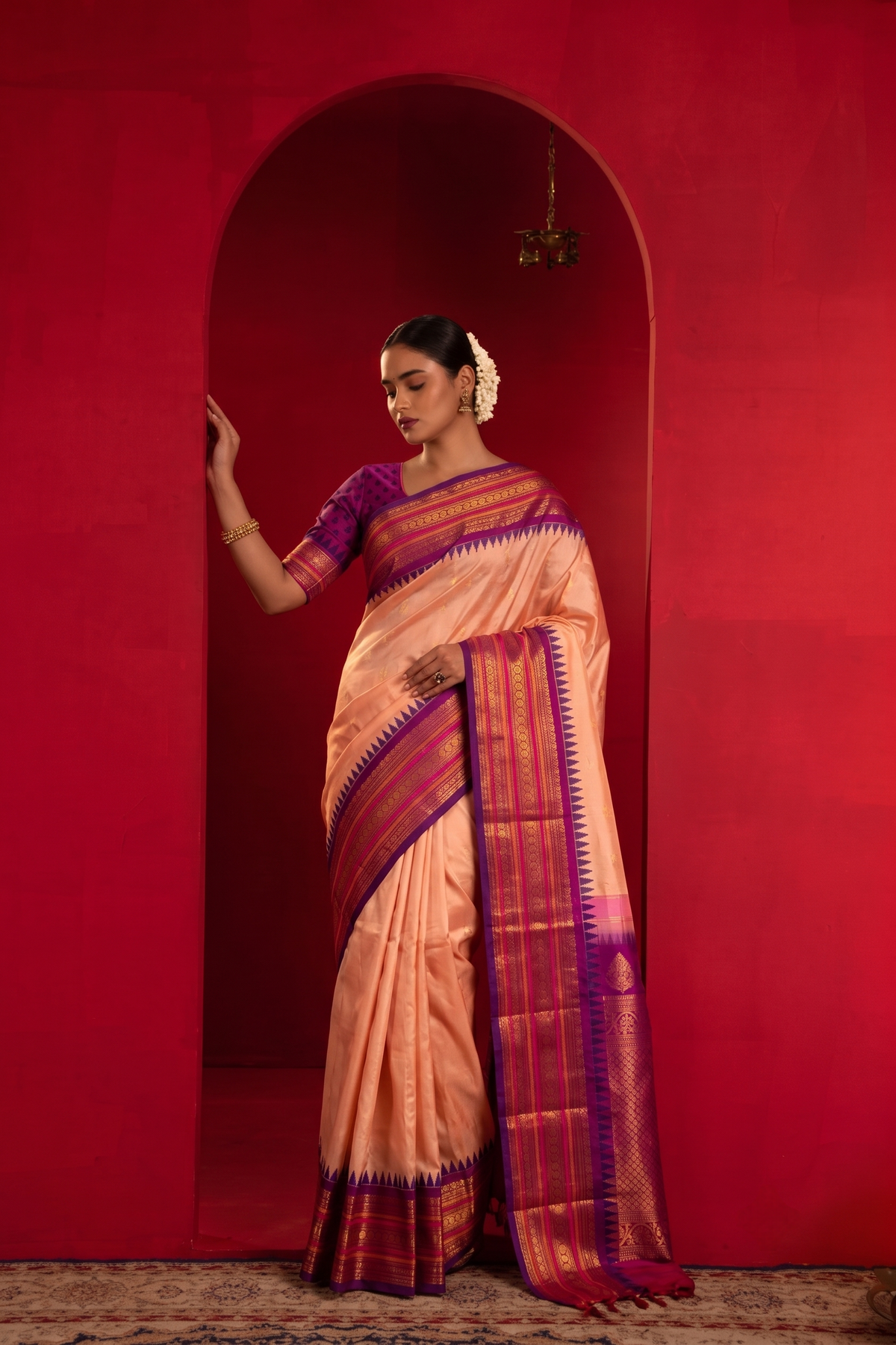 Off-White Gadwal Silk Sarees With Unstiched Blouse