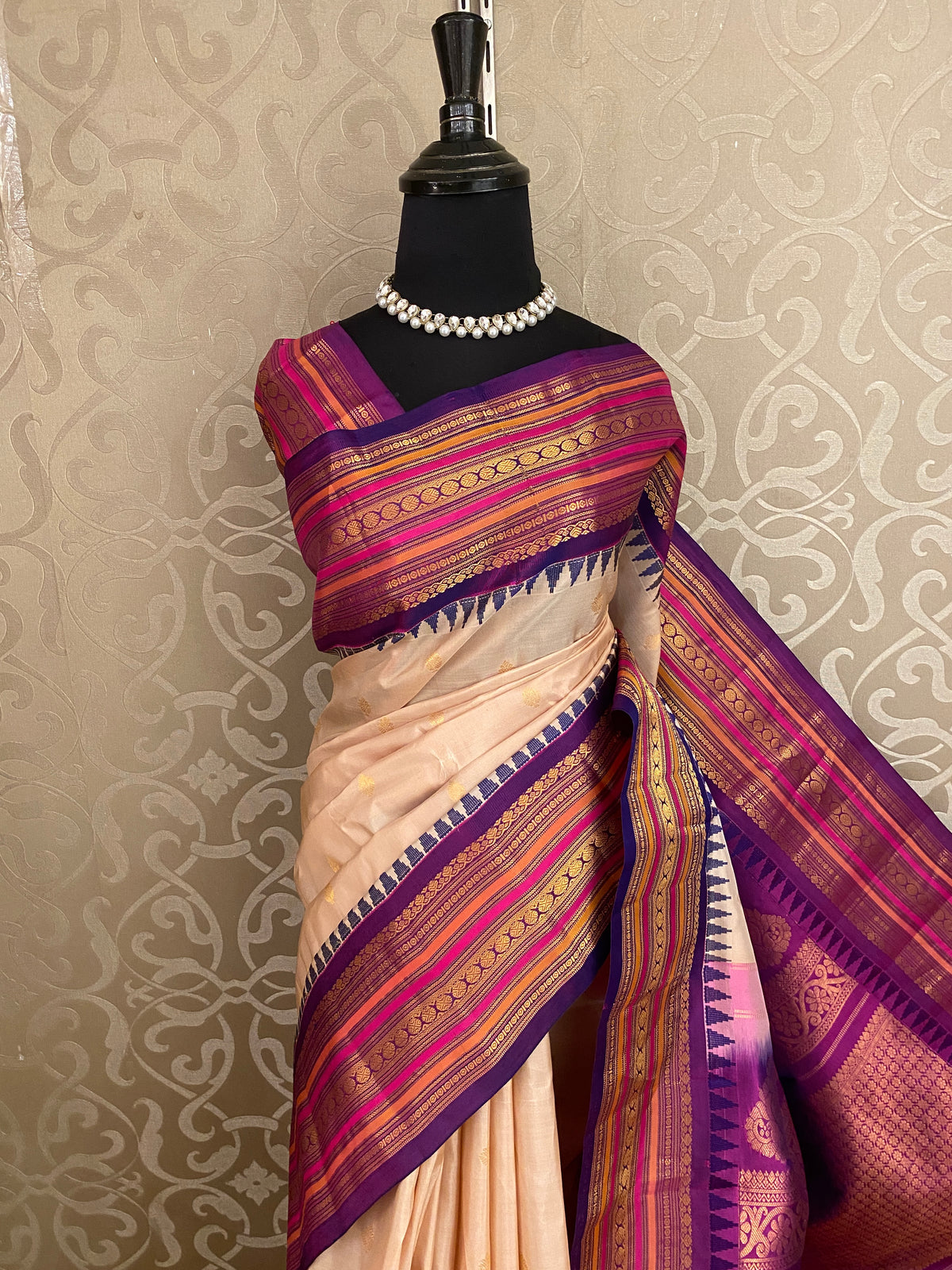 Off-White Gadwal Silk Sarees With Unstiched Blouse