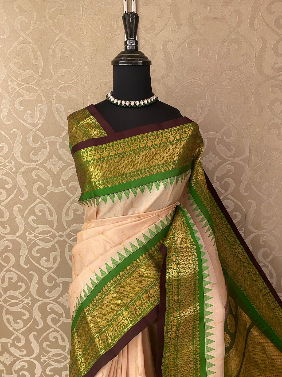 Off-White Gadwal Silk Sarees With Unstiched Blouse
