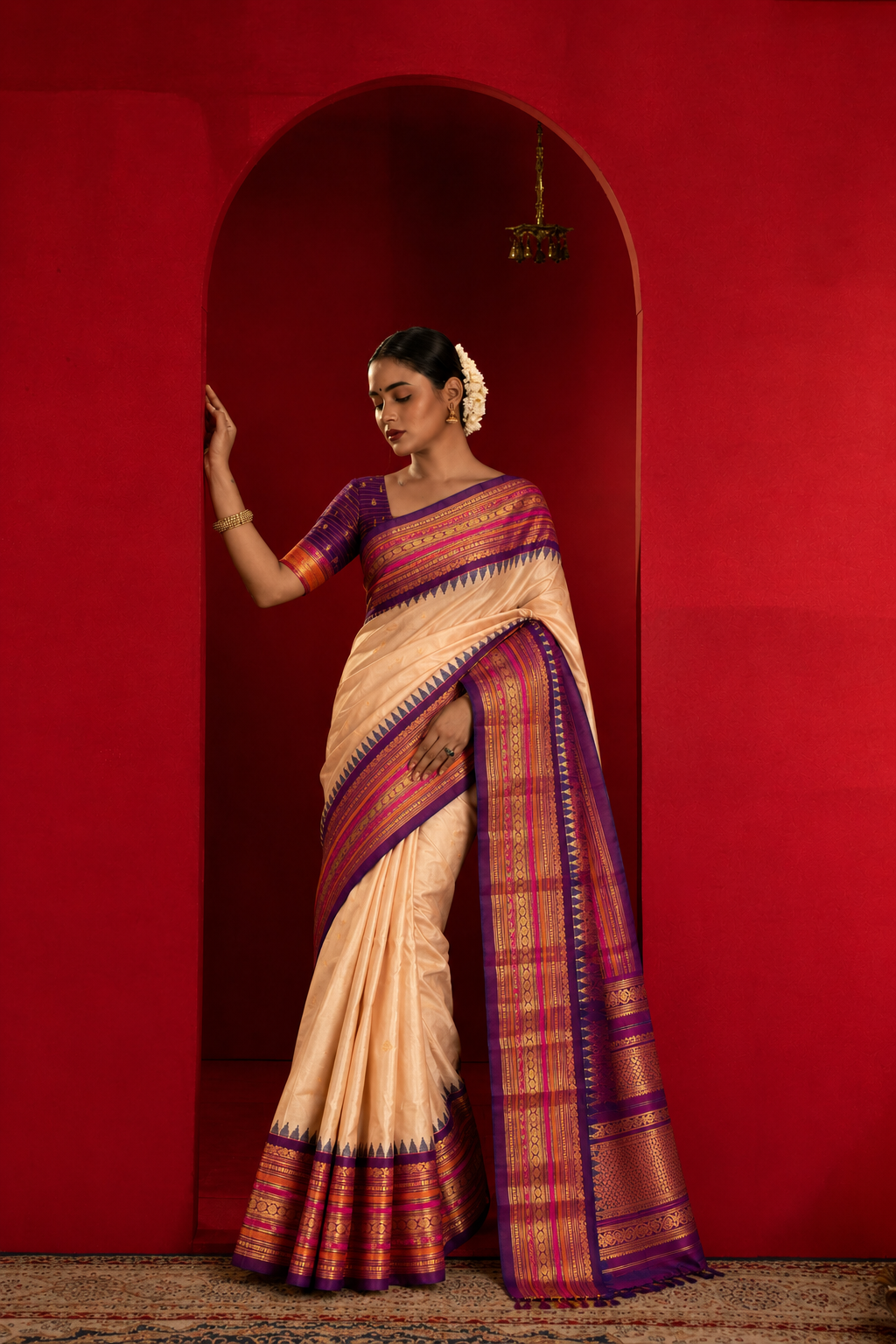 Off-White Gadwal Silk Sarees With Unstiched Blouse