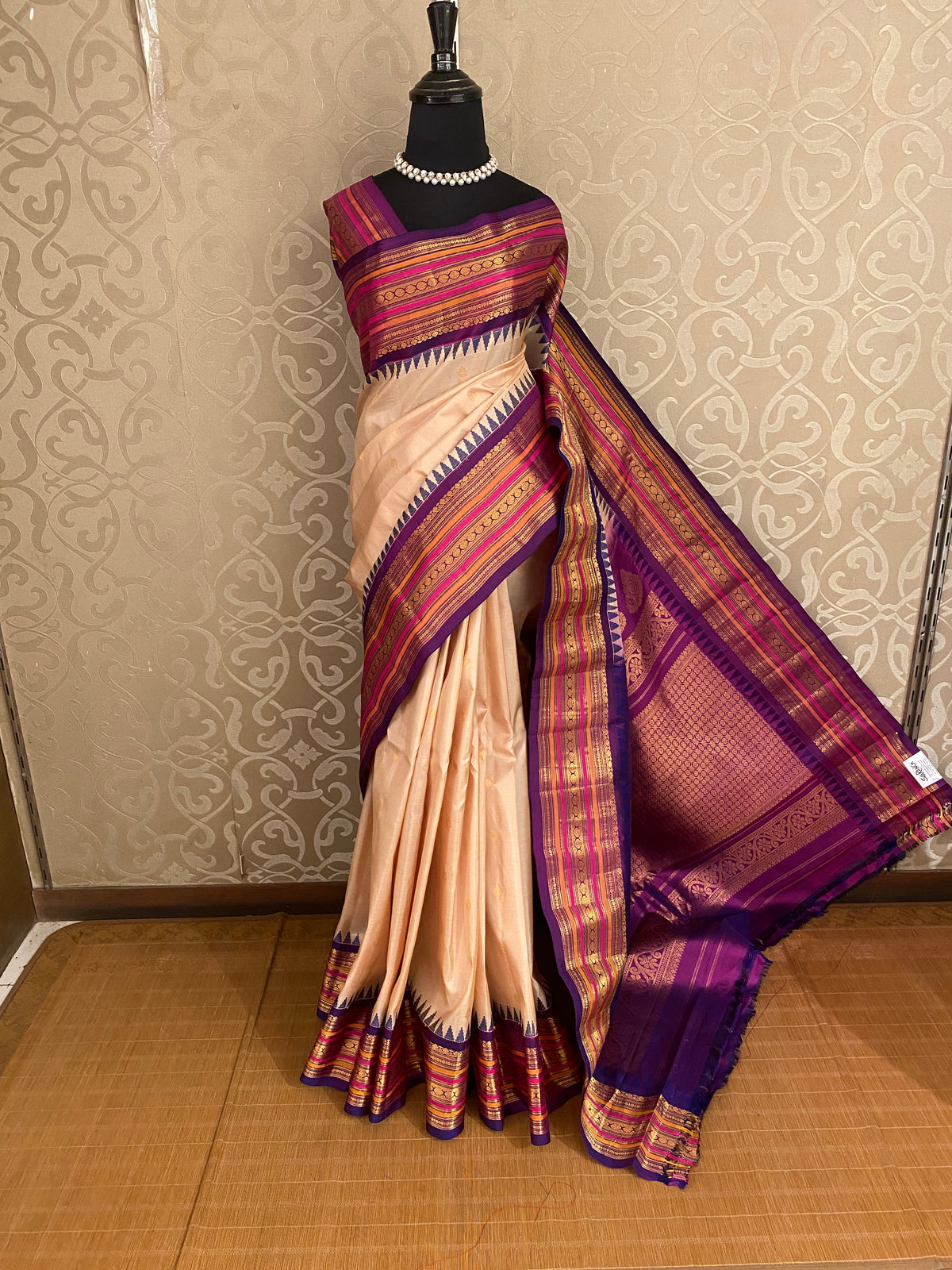 Off-White Gadwal Silk Sarees With Unstiched Blouse