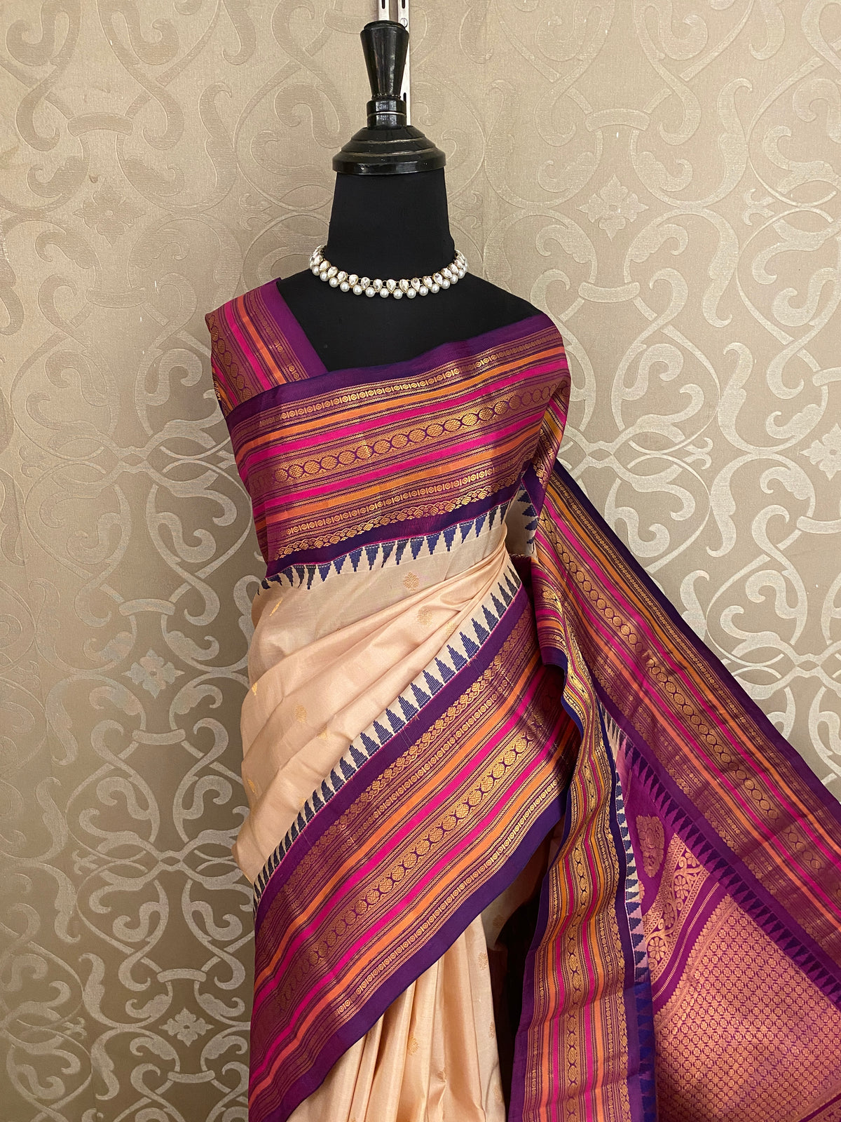 Off-White Gadwal Silk Sarees With Unstiched Blouse