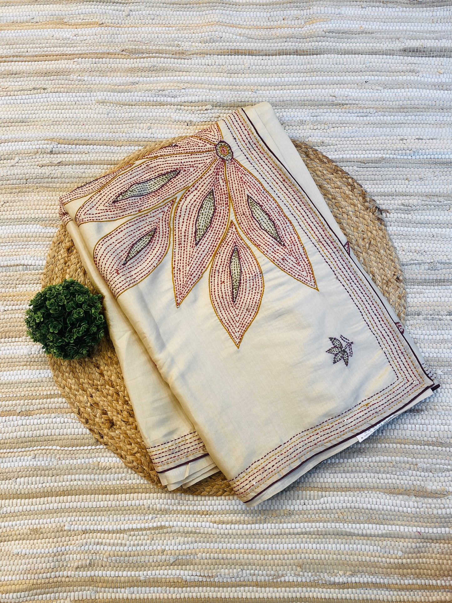Off-White Semi Munga Silk French Knot Hand Embroidery Work Saree, With Unstiched Blouse