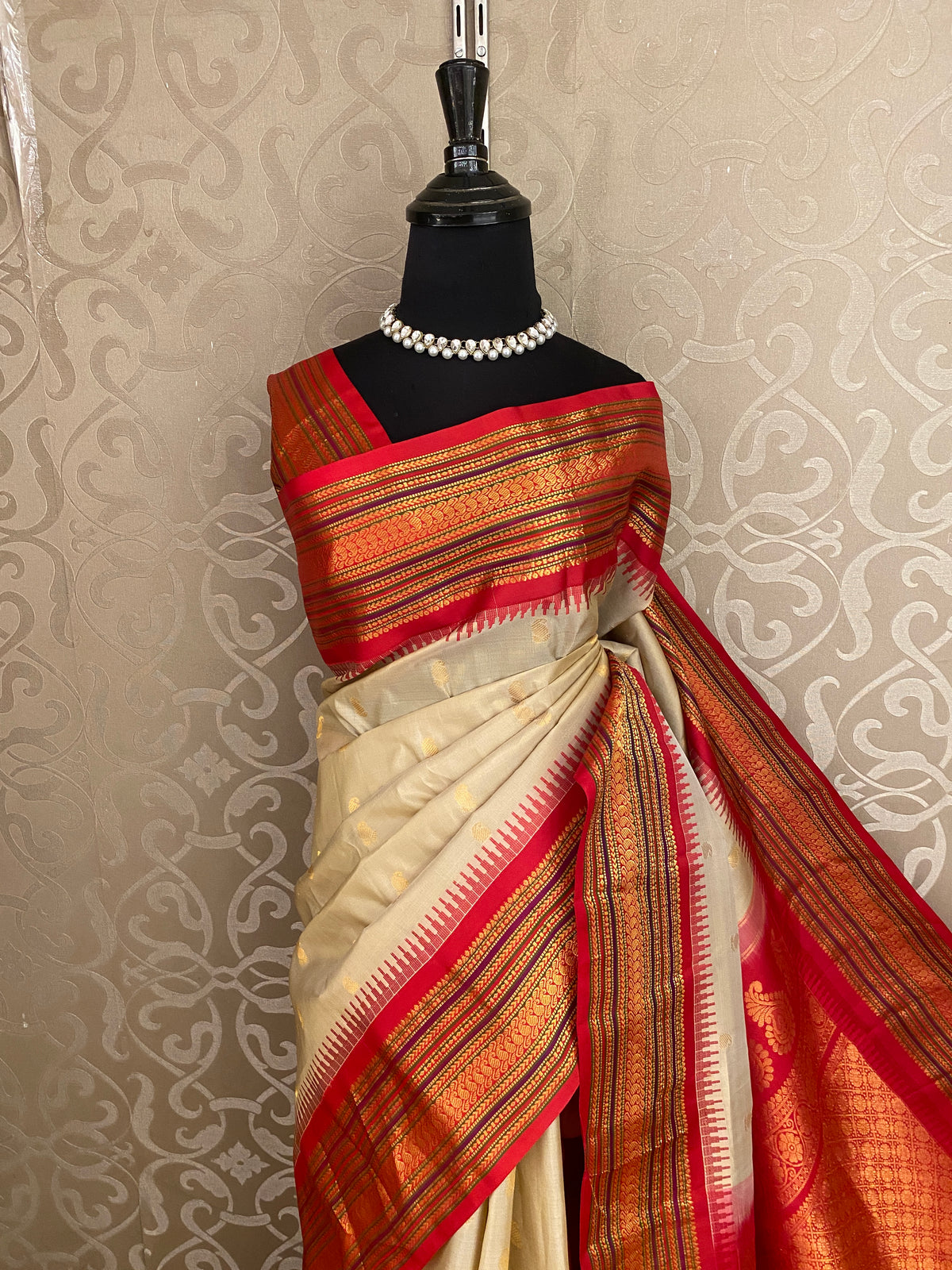 Off-White Gadwal Silk Sarees With Unstiched Blouse