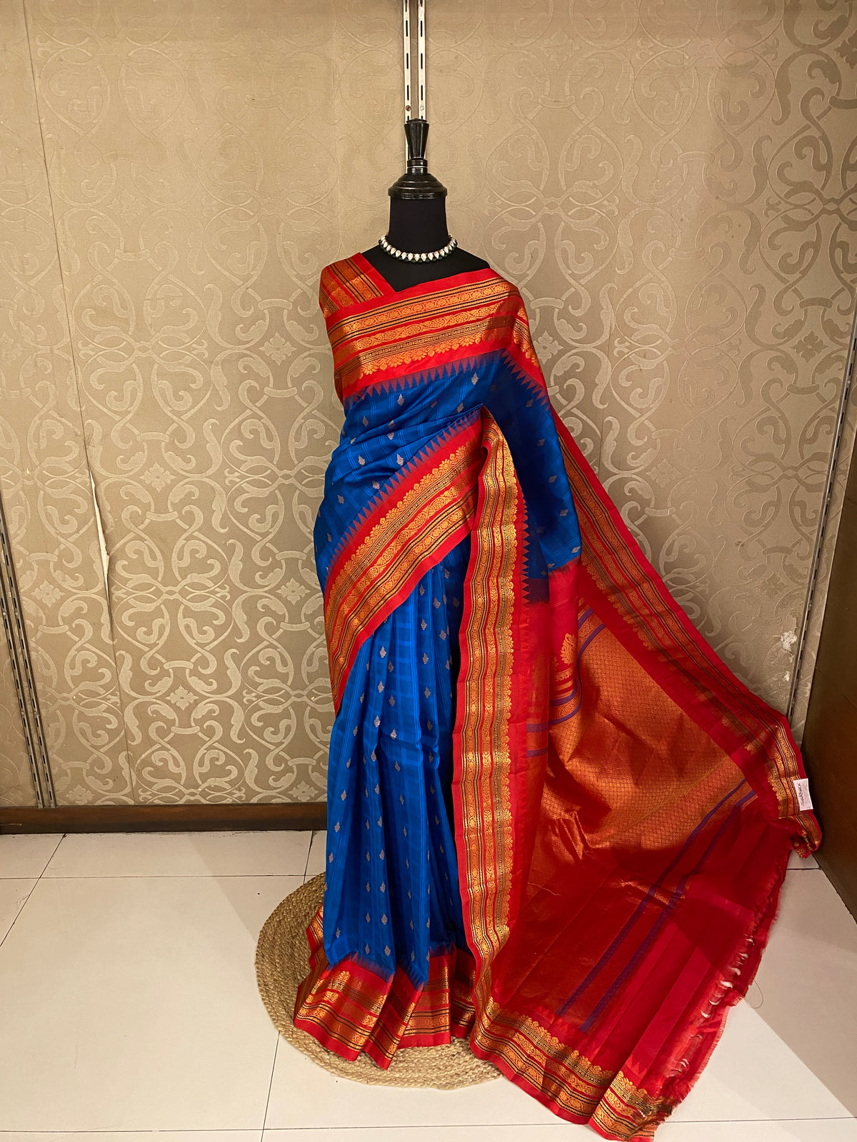 Indigo Blue Gadwal Silk Sarees With Unstiched Blouse