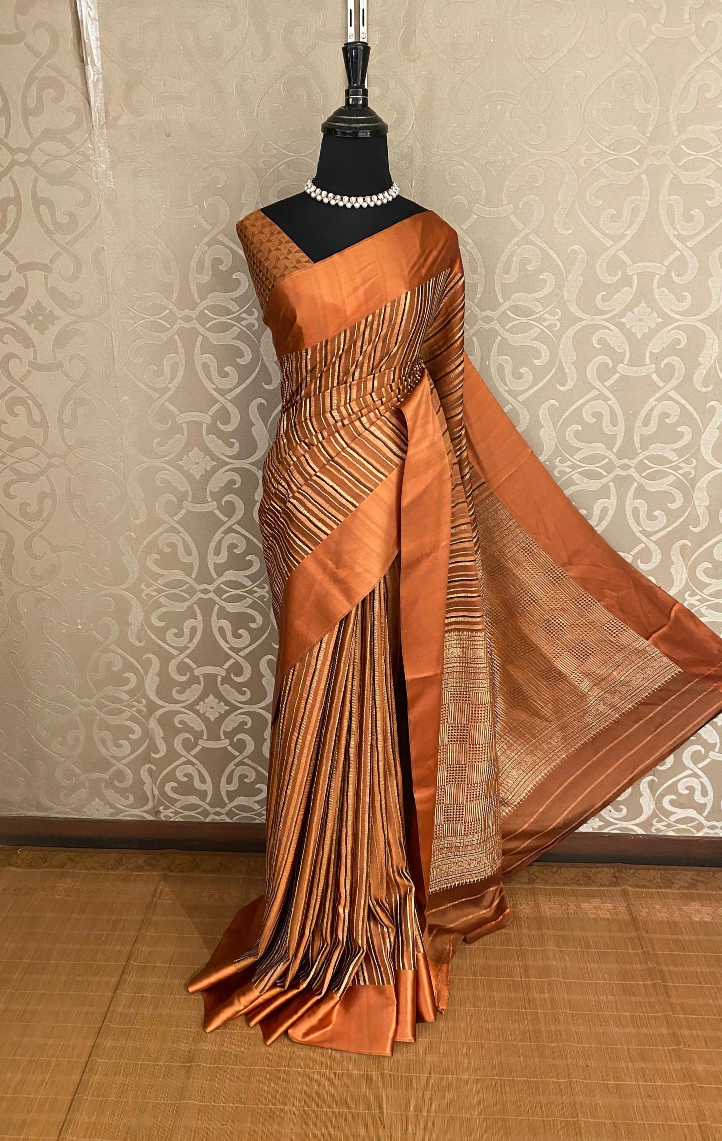 Brown Gradient Mysore Crepe Silk Banarasi Saree, With Unstiched Blouse