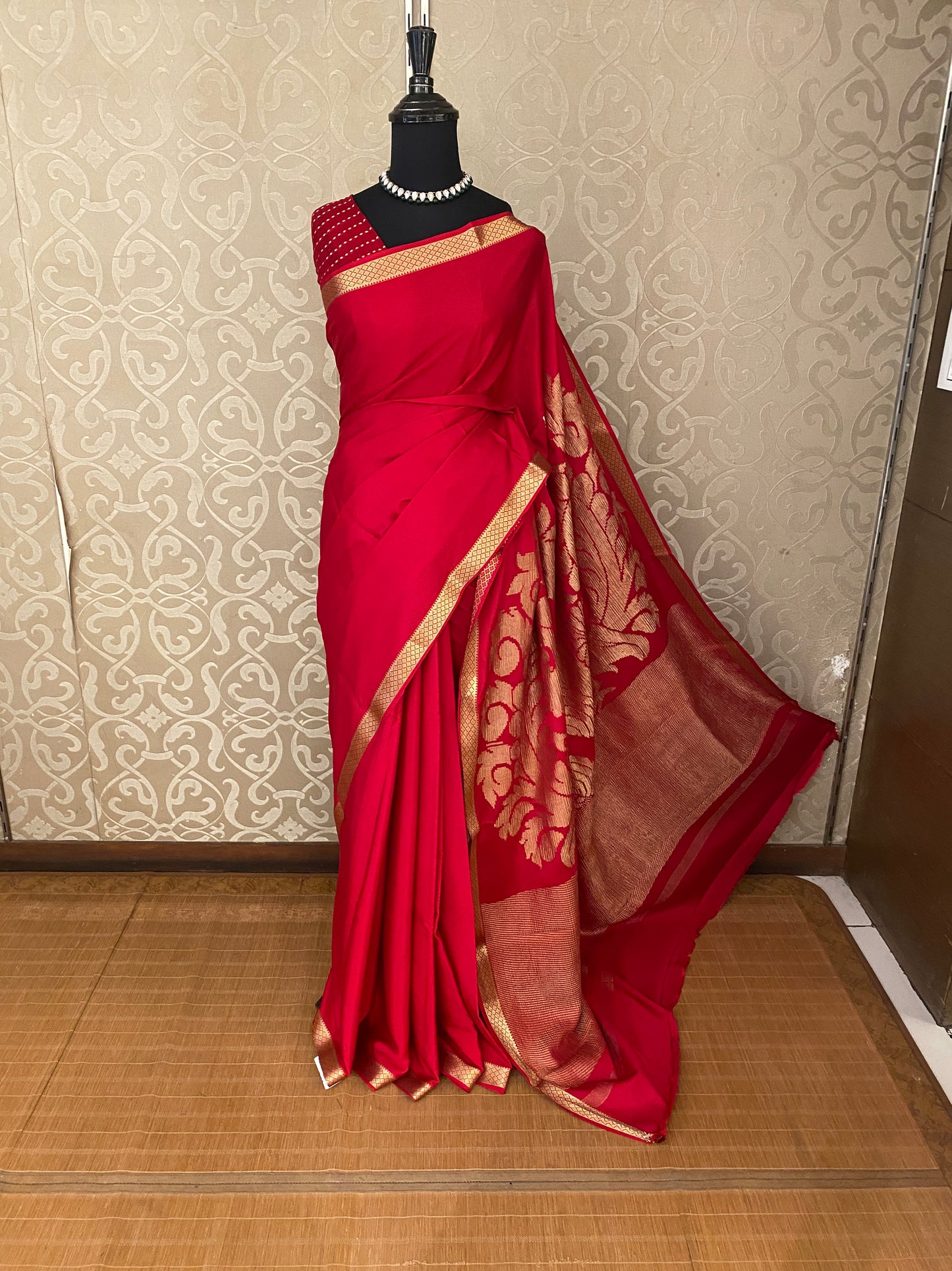 Red Mysore Crepe Silk Banarasi Saree, With Unstiched Blouse