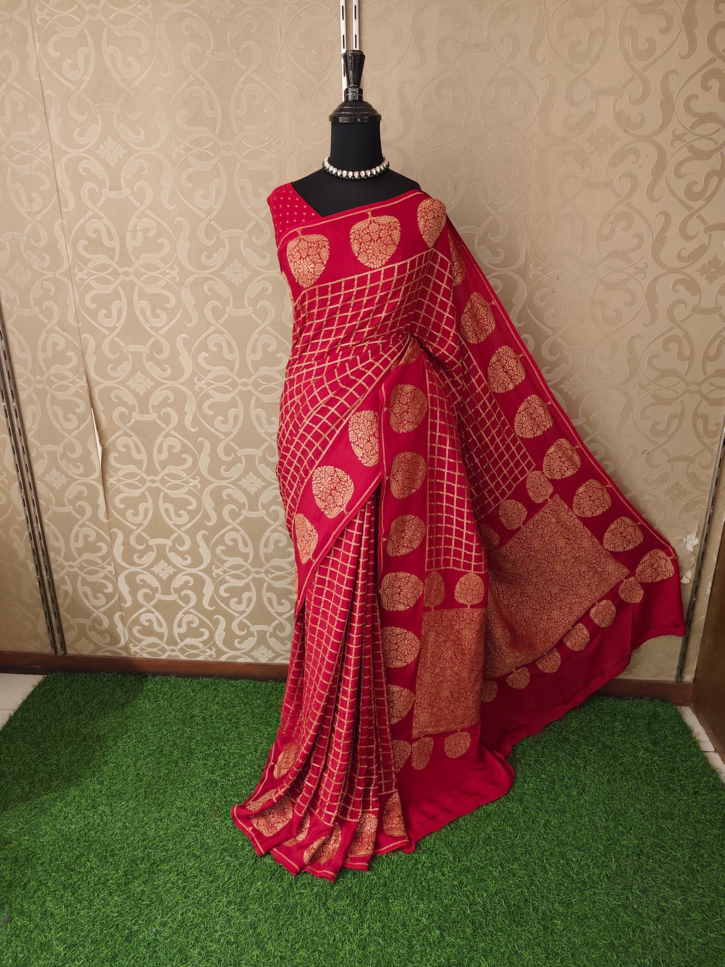 Red Mysore Crepe Silk Banarasi Saree, With Unstiched Blouse