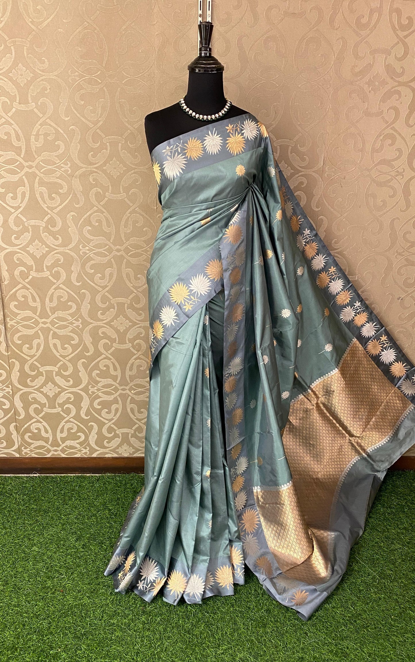 Grey Katan Banarasi Saree Hand Woven Work, With Unstiched Blouse